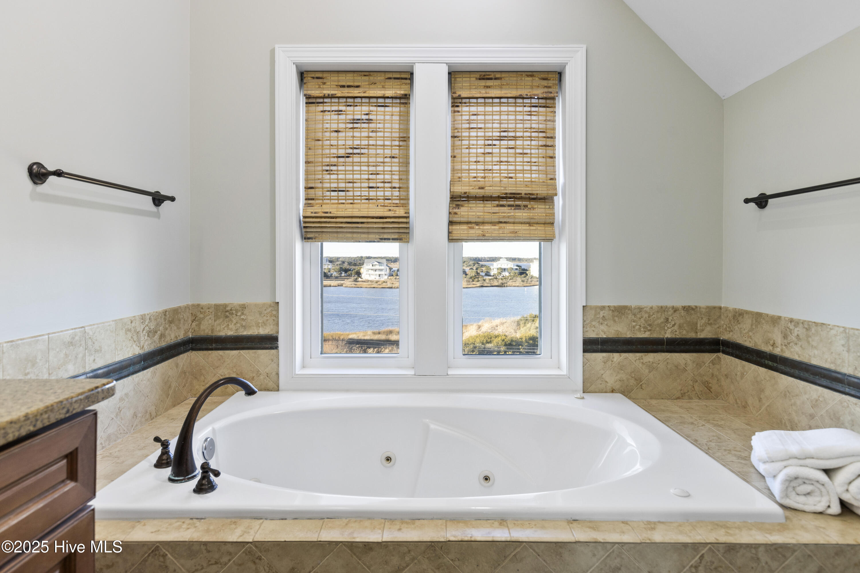 100546411 | Photo 33