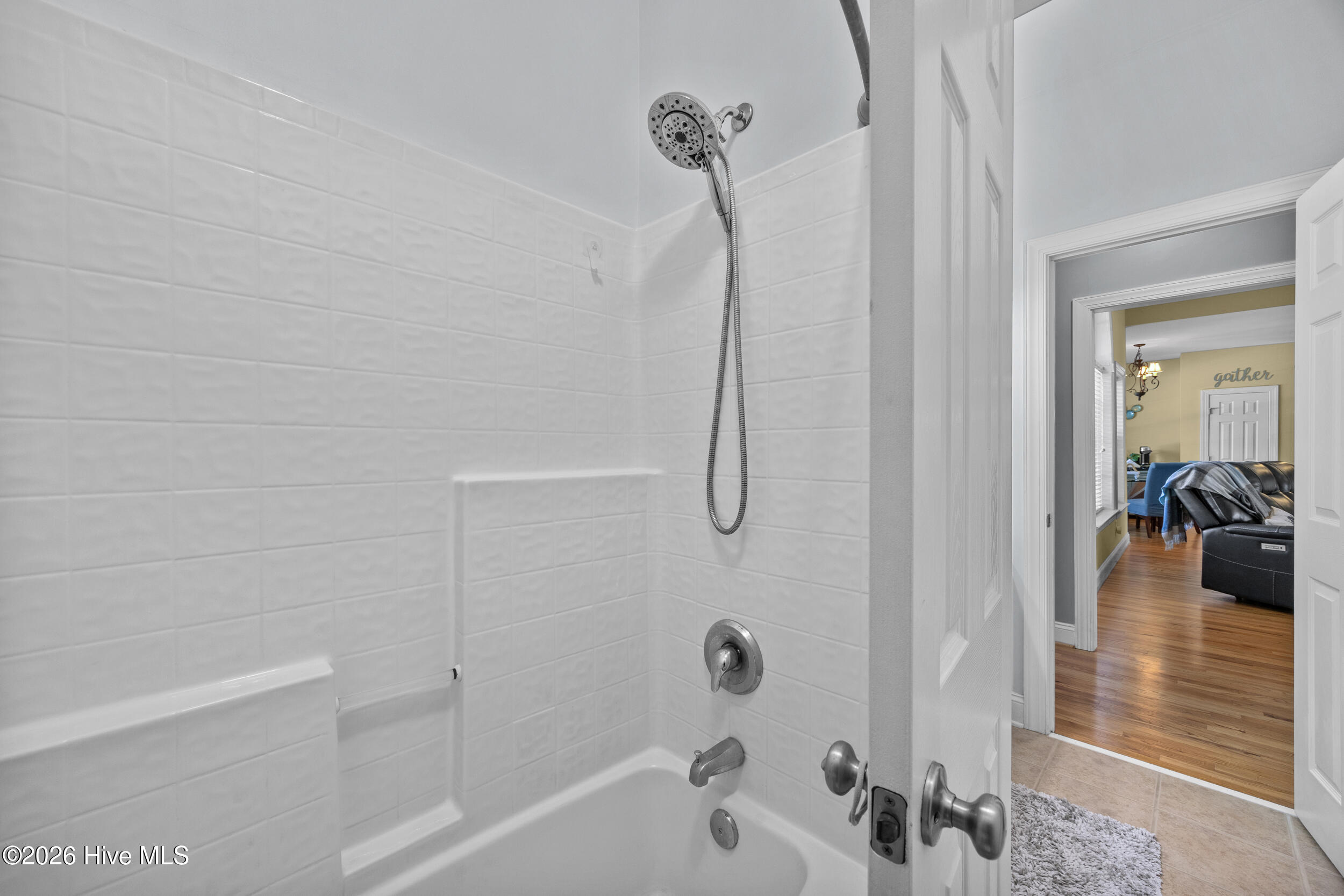 100550325 | Photo 27