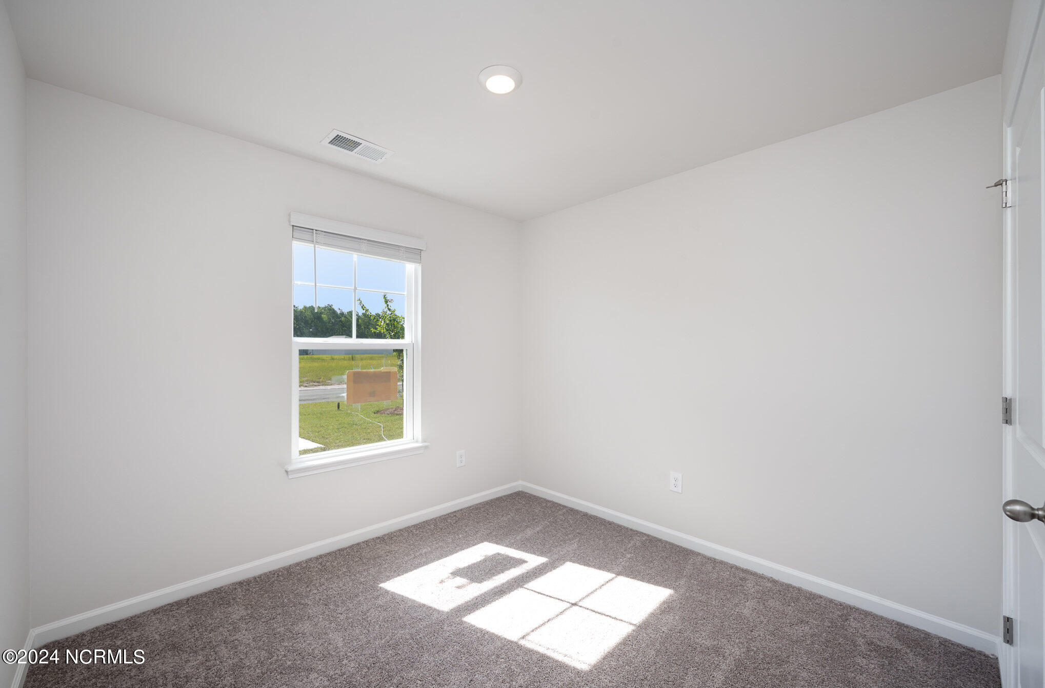 100469909 | Photo 11