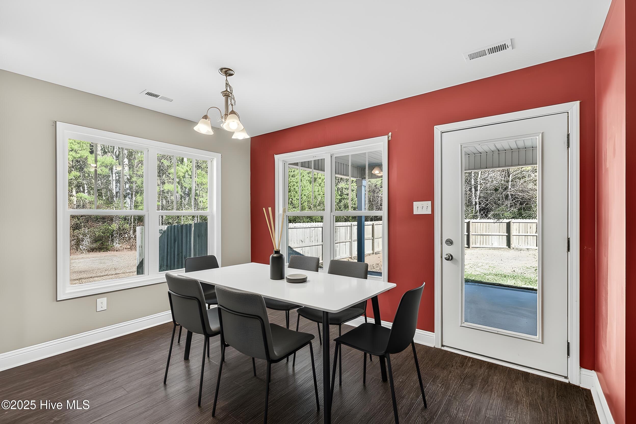 100545699 | Photo 19