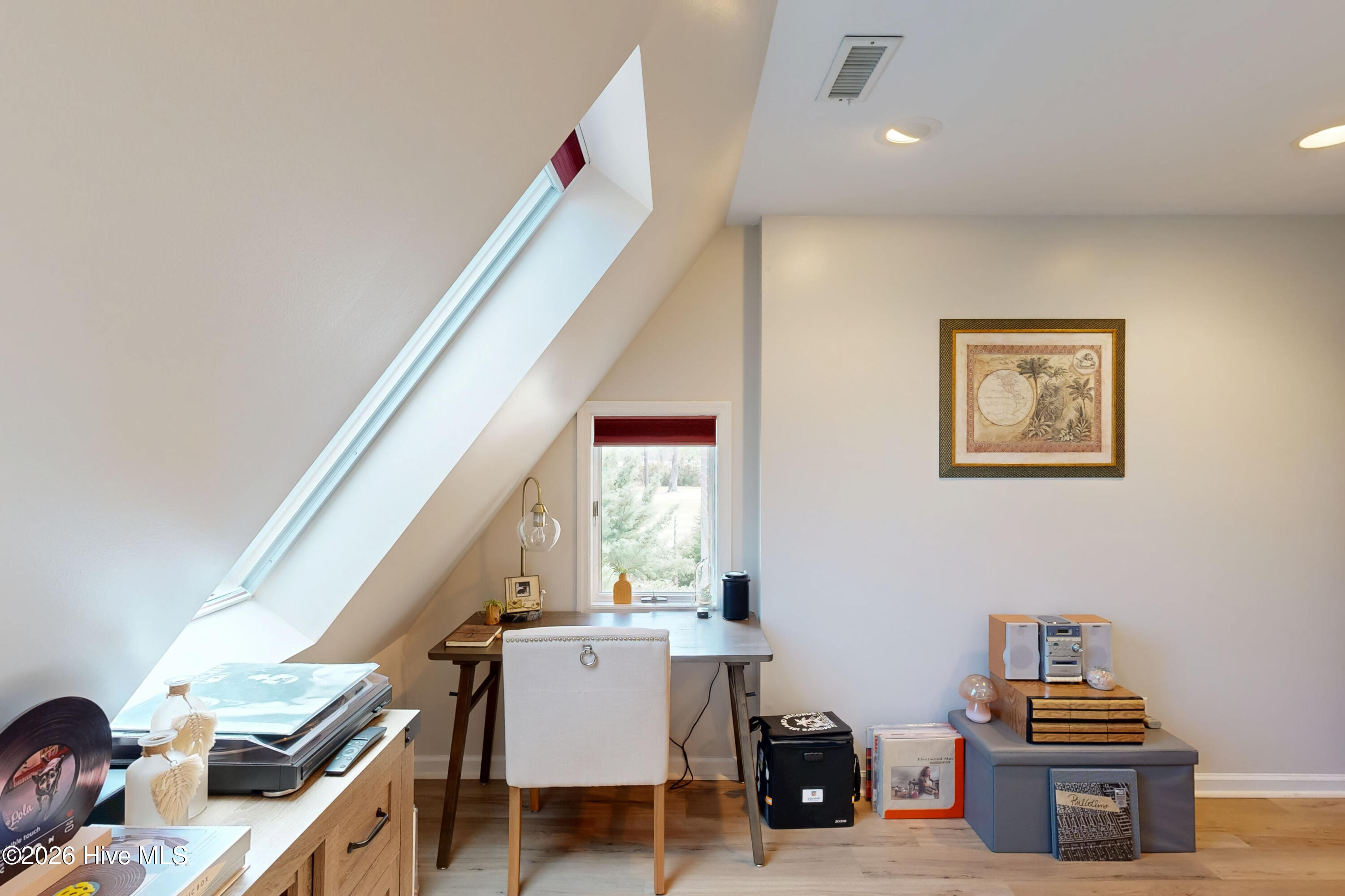 100559840 | Photo 36