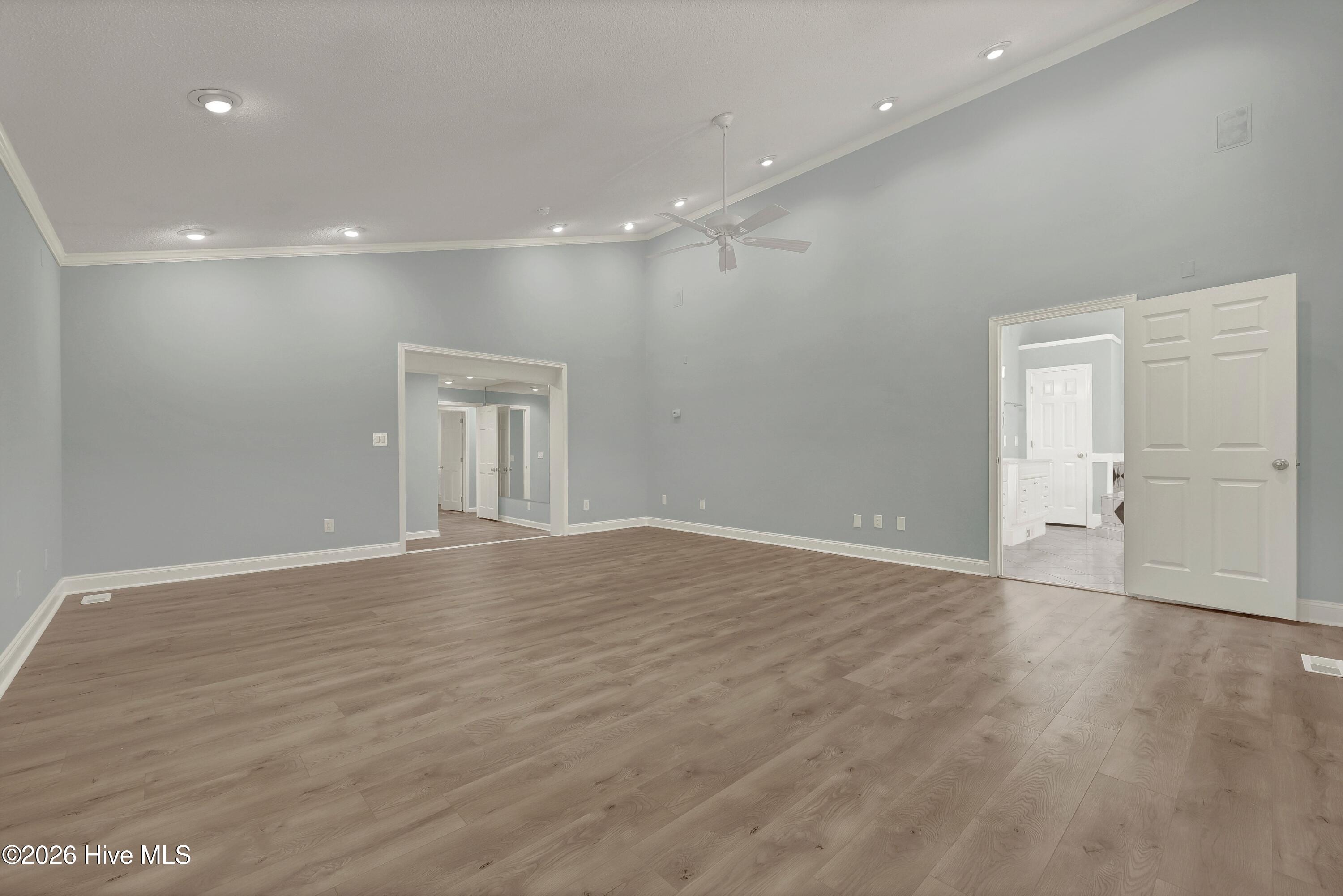 100565144 | Photo 23