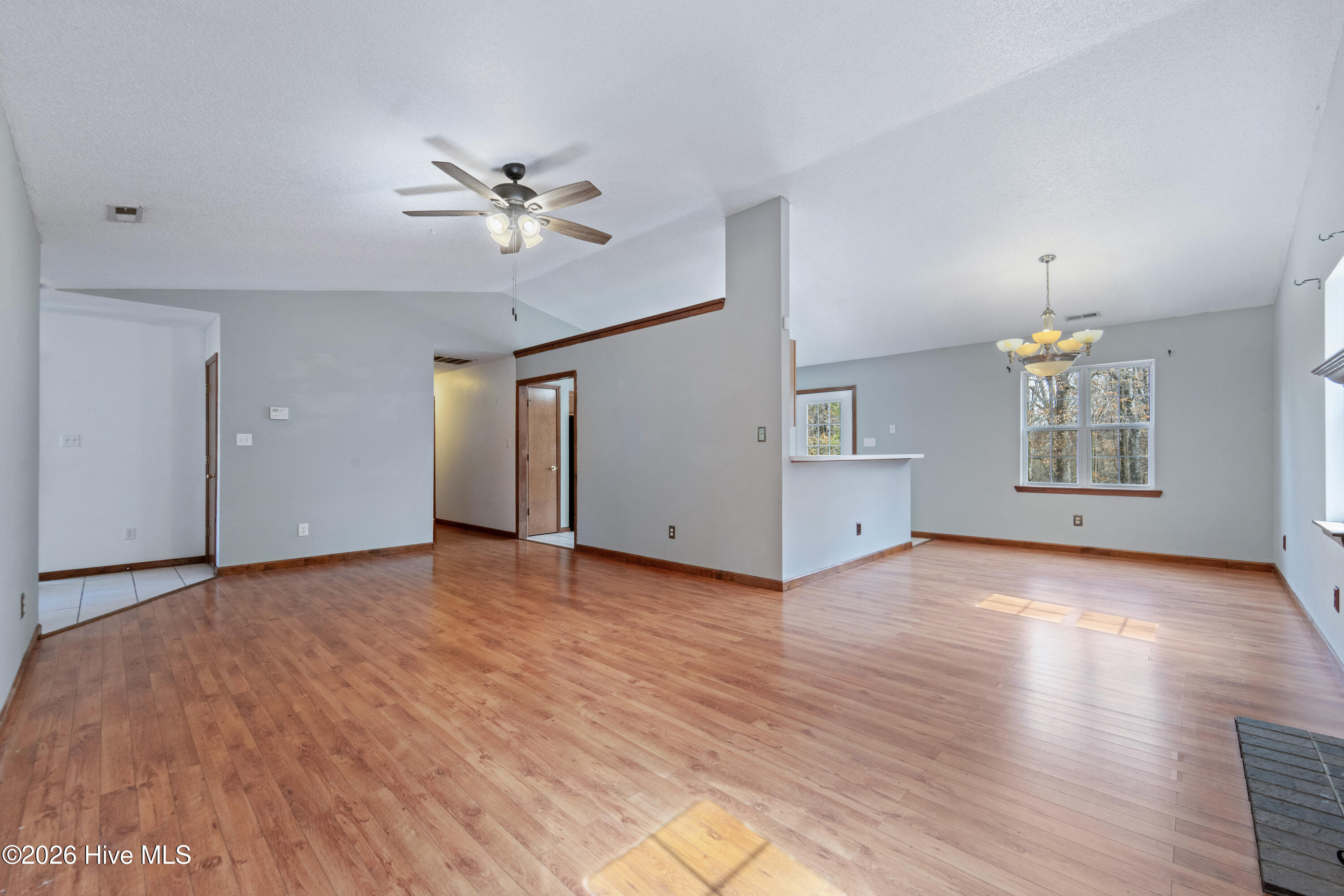 100557968 | Photo 13