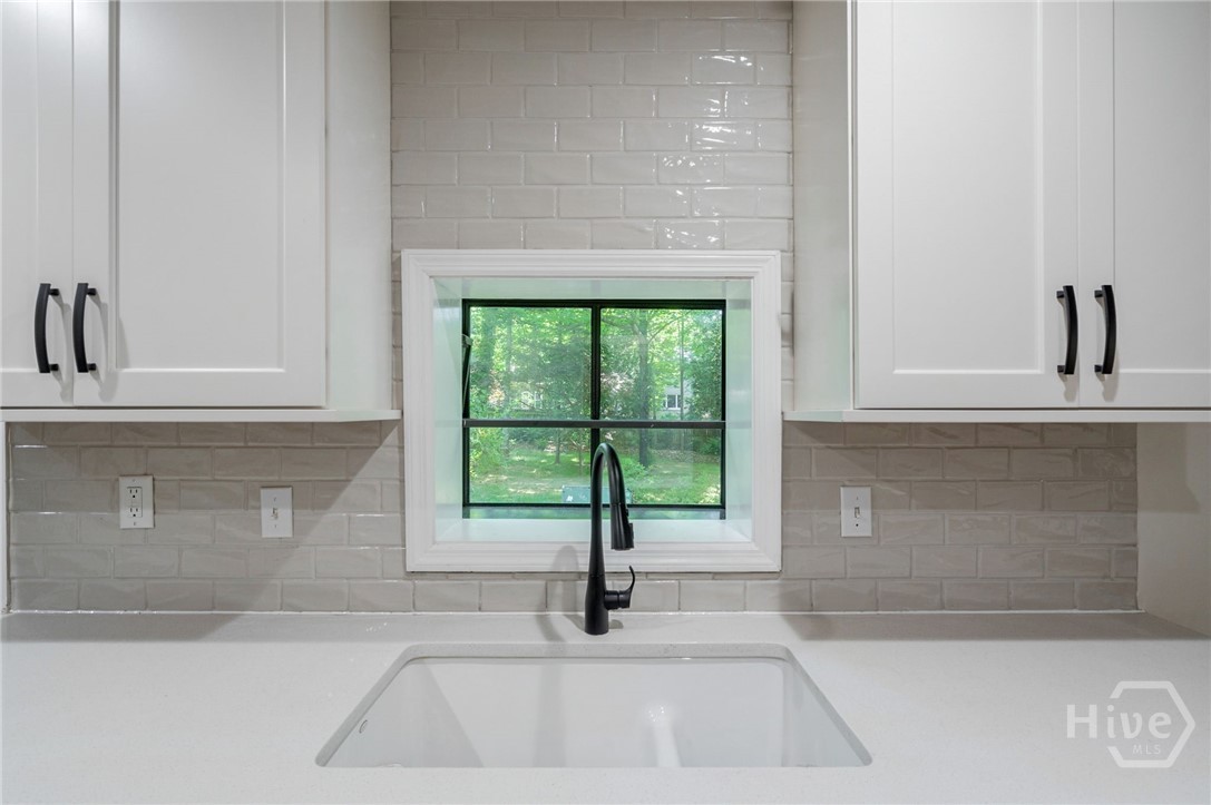 Kitchen: Watch the kids play in the private backya