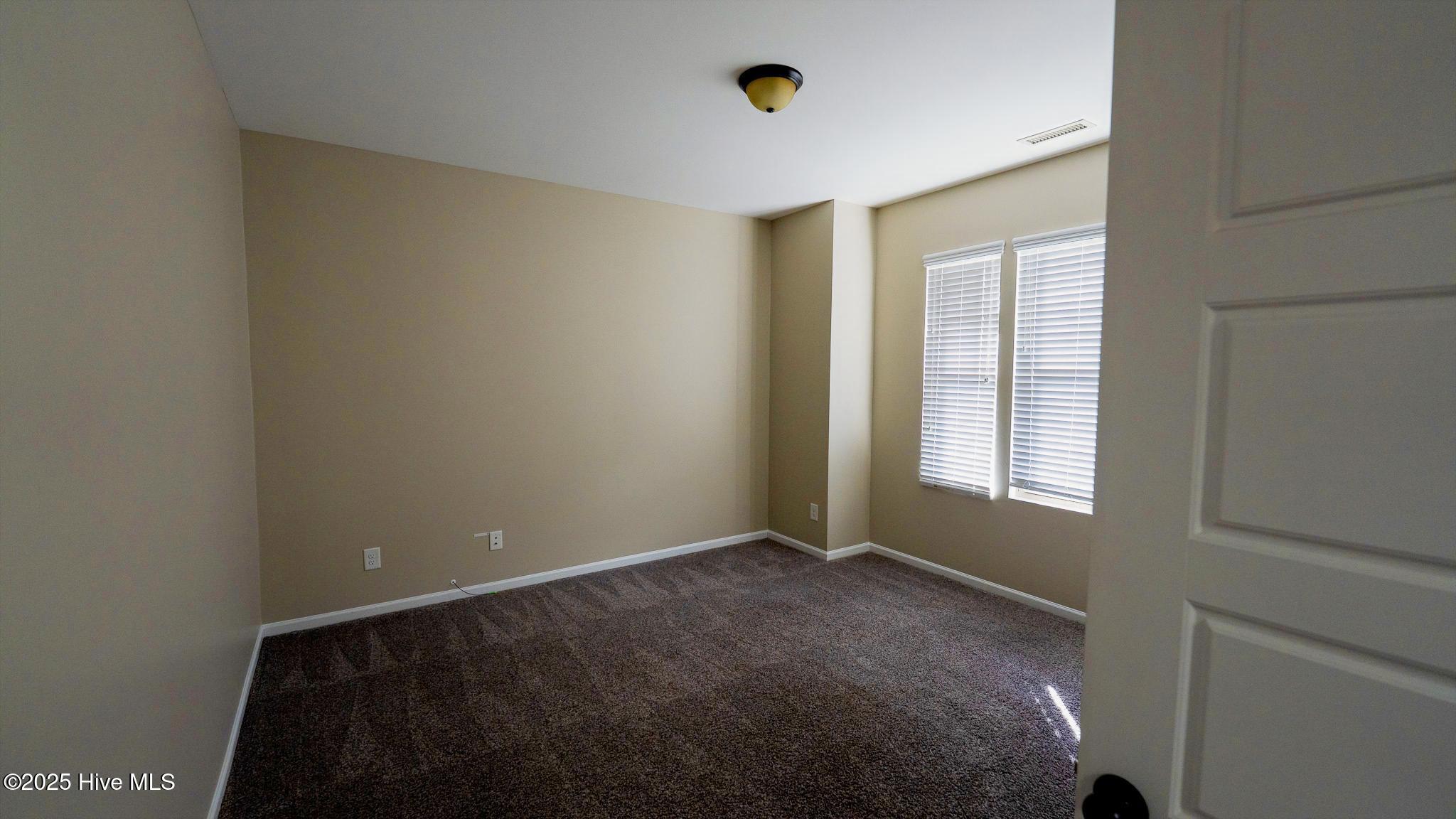 100545040 | Photo 15