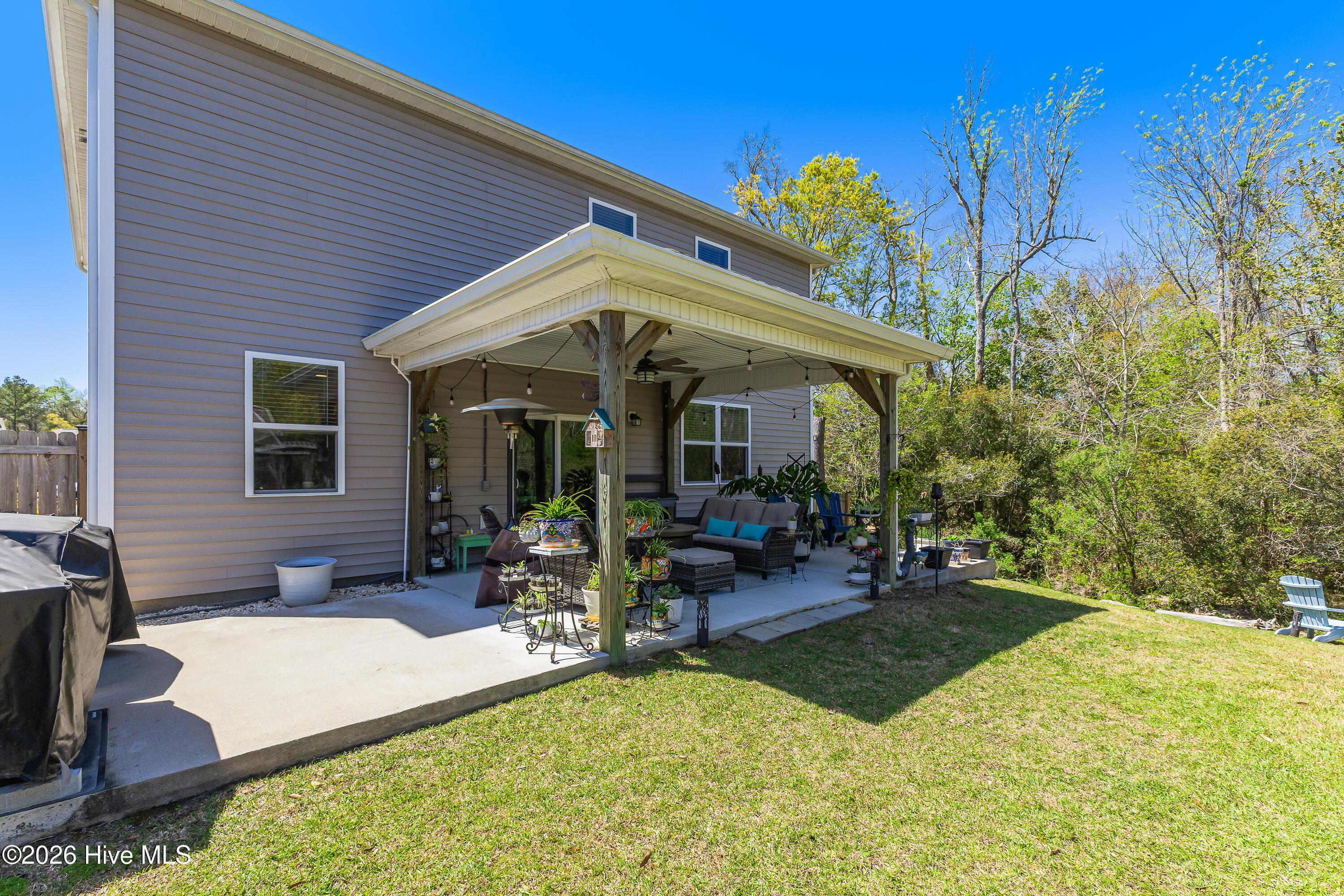 100565861 | Photo 51