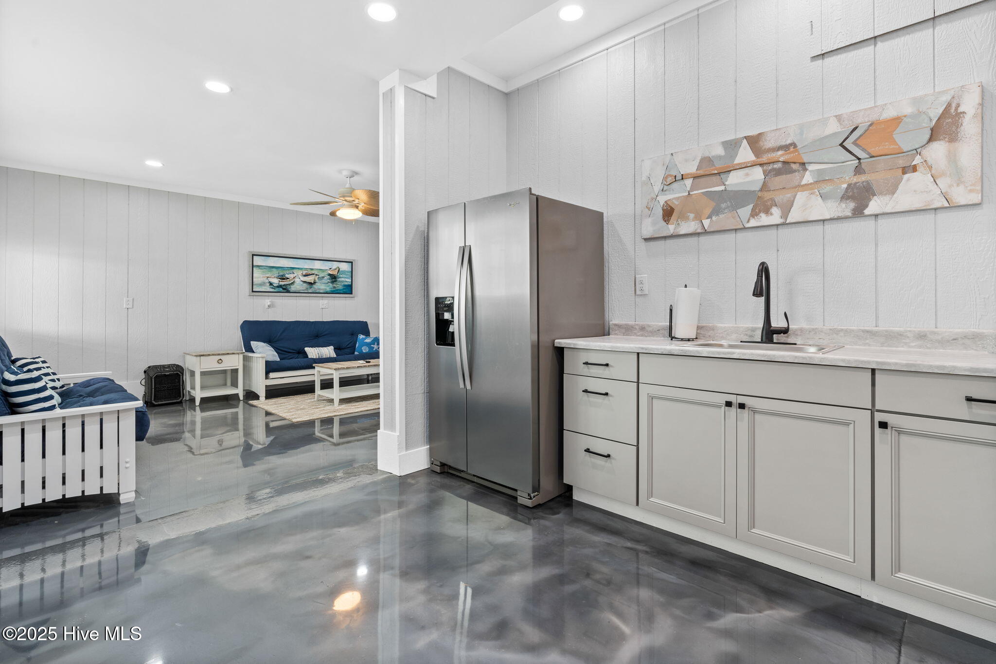 100498196 | Photo 71