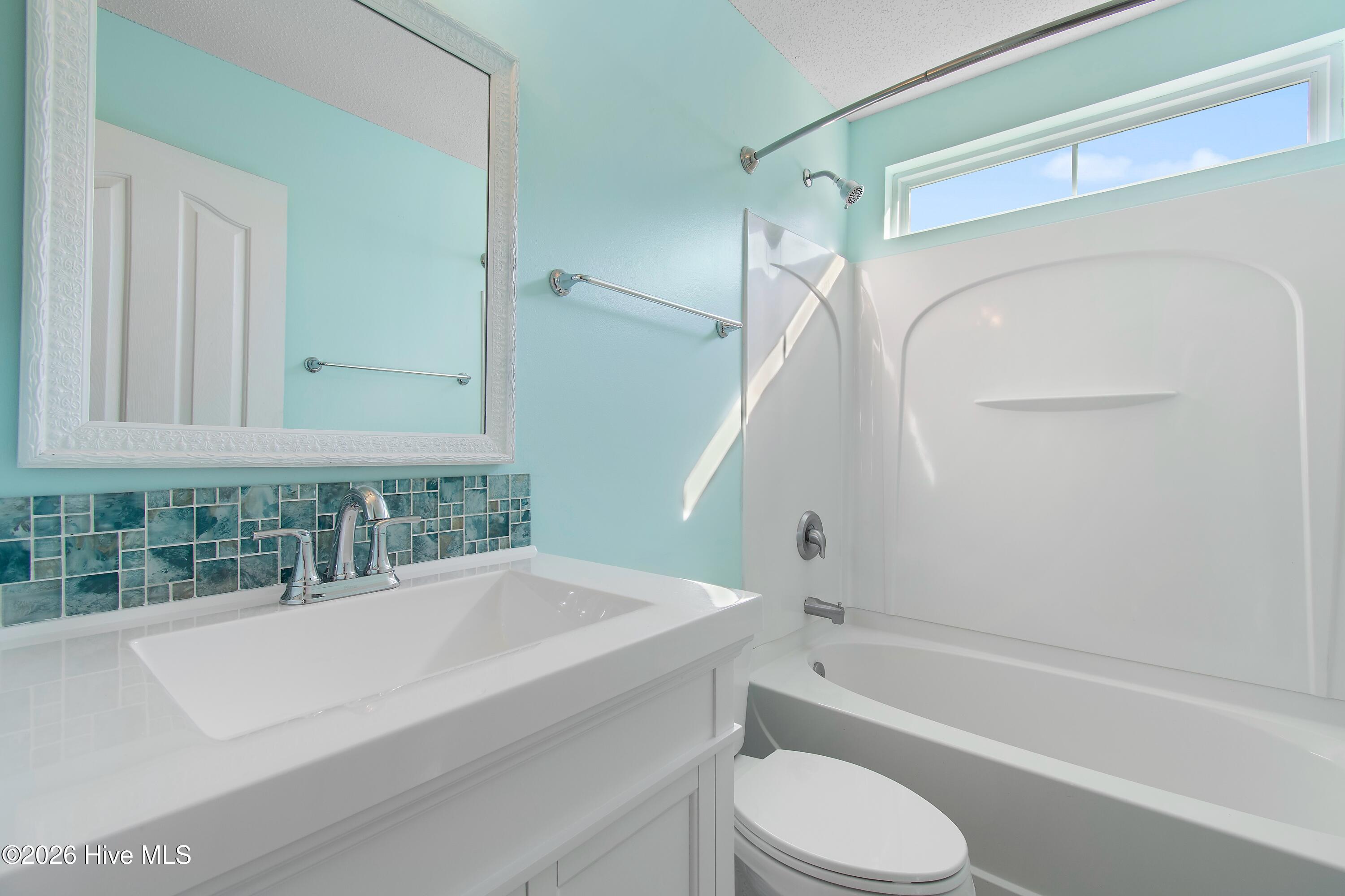 100560224 | Photo 34