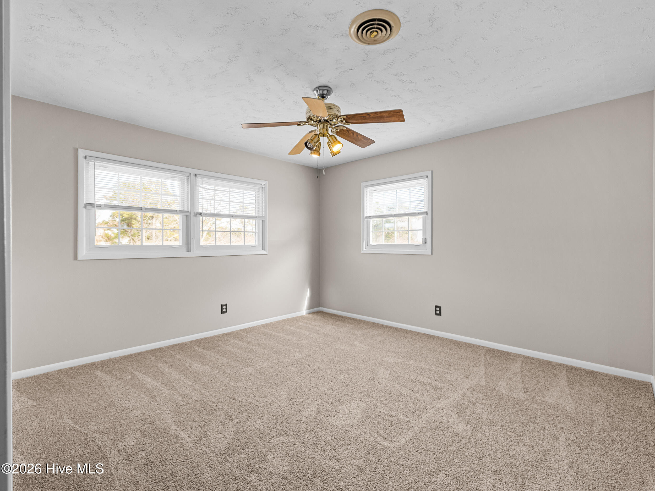 100552872 | Photo 34