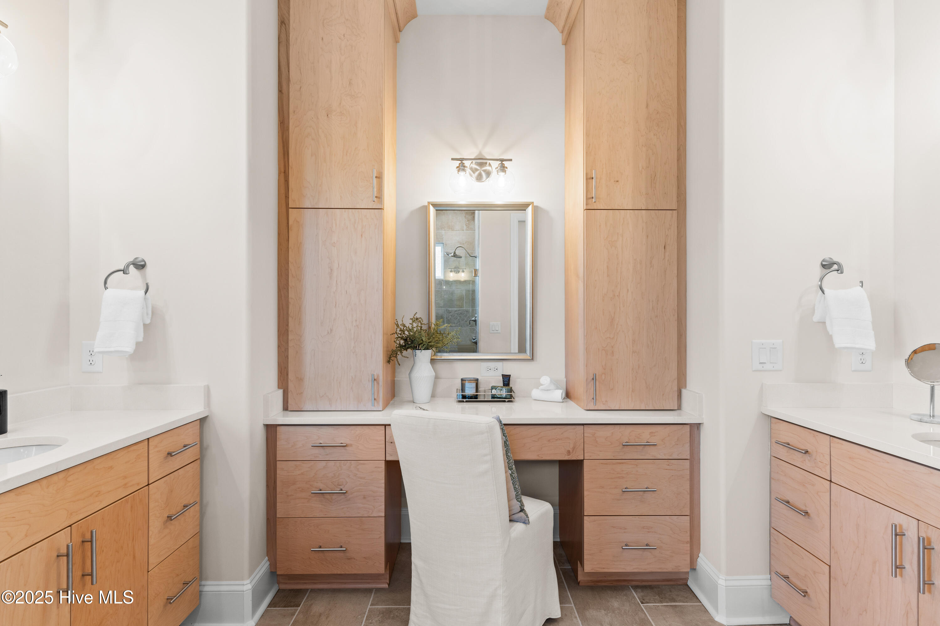 100524030 | Photo 35