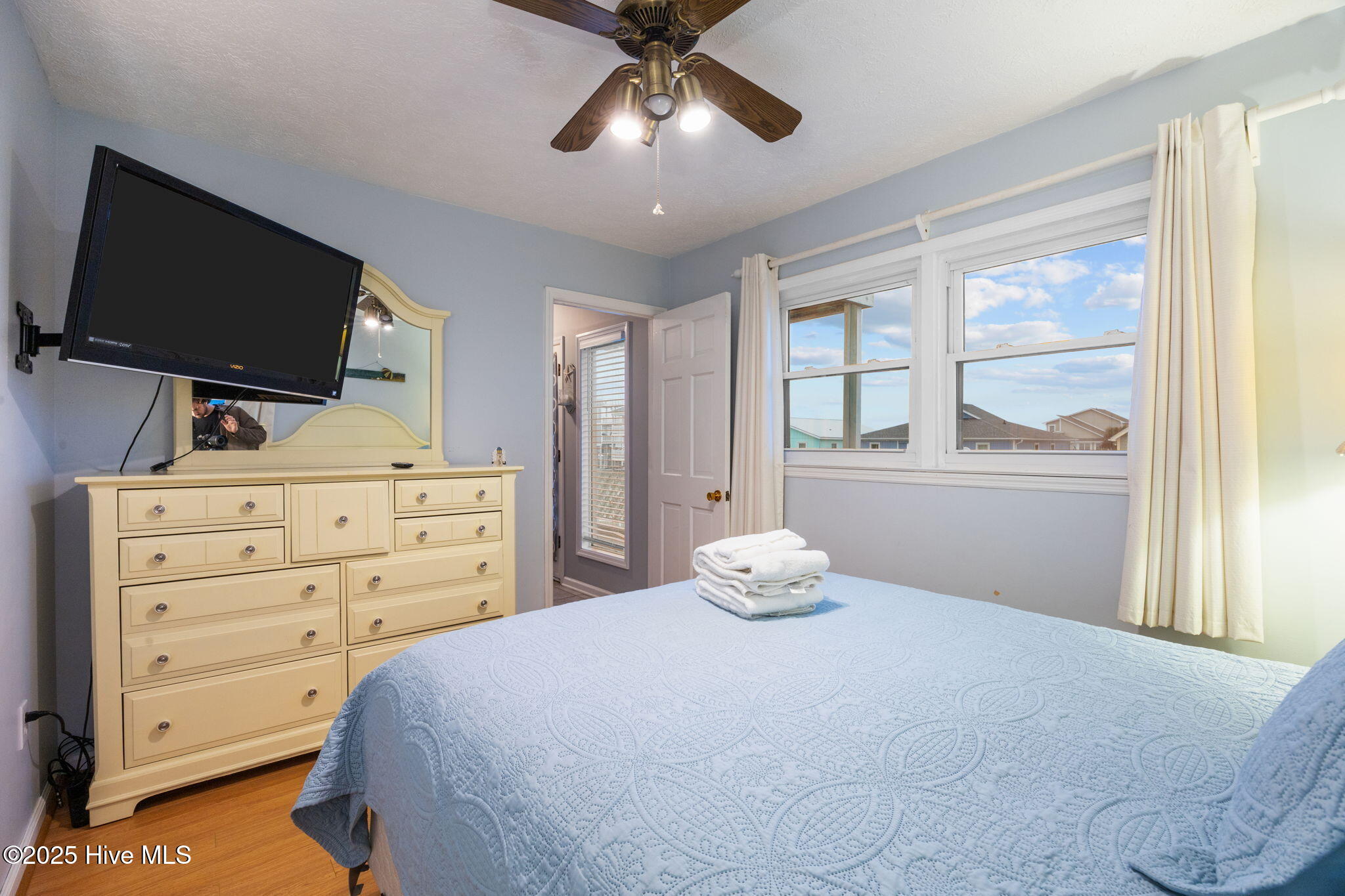 100542985 | Photo 45