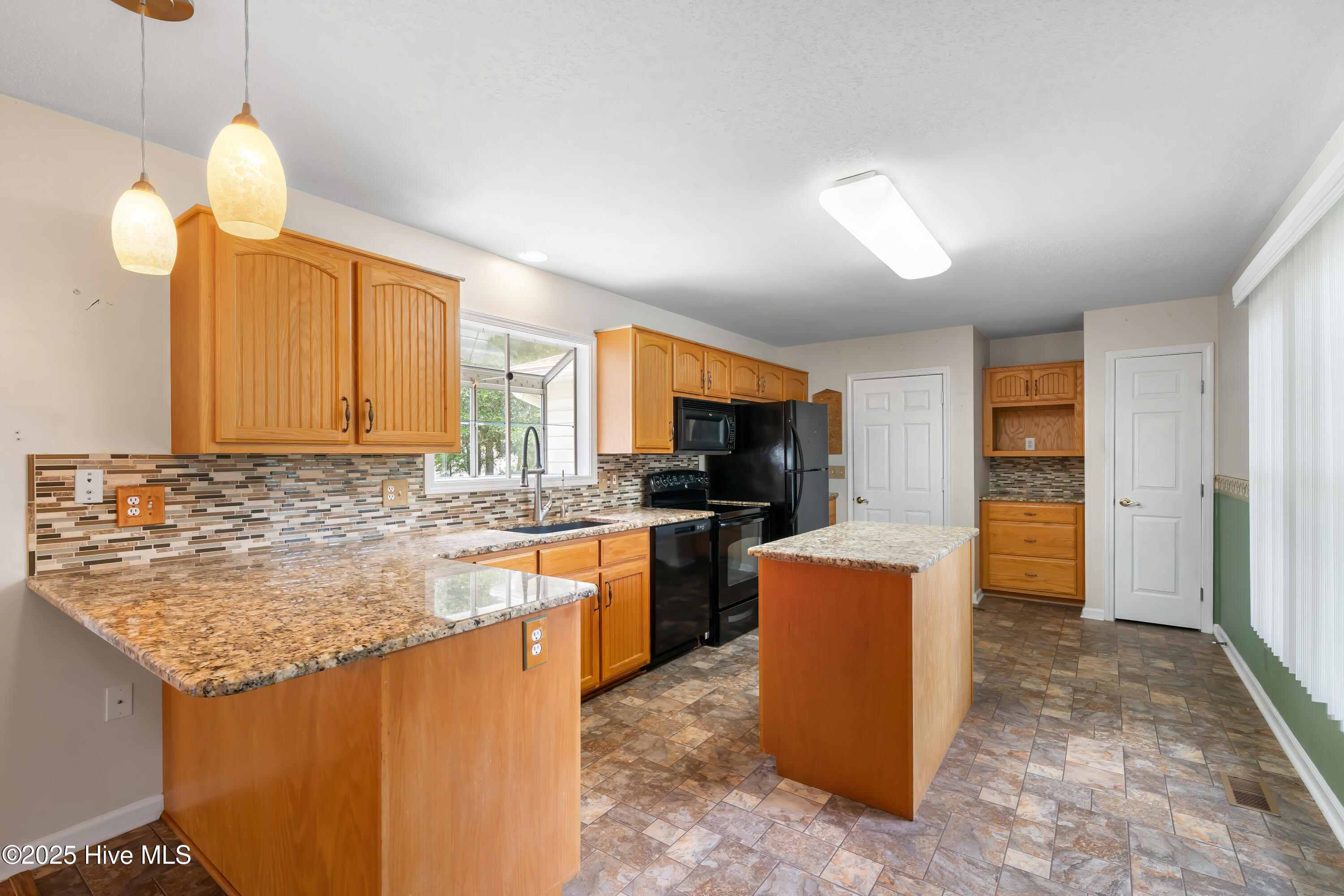 1724 Salt Marsh Circle SW, Ocean Isle Beach, NC 28469 – photo 19: 1724SaltMarshCircle-141