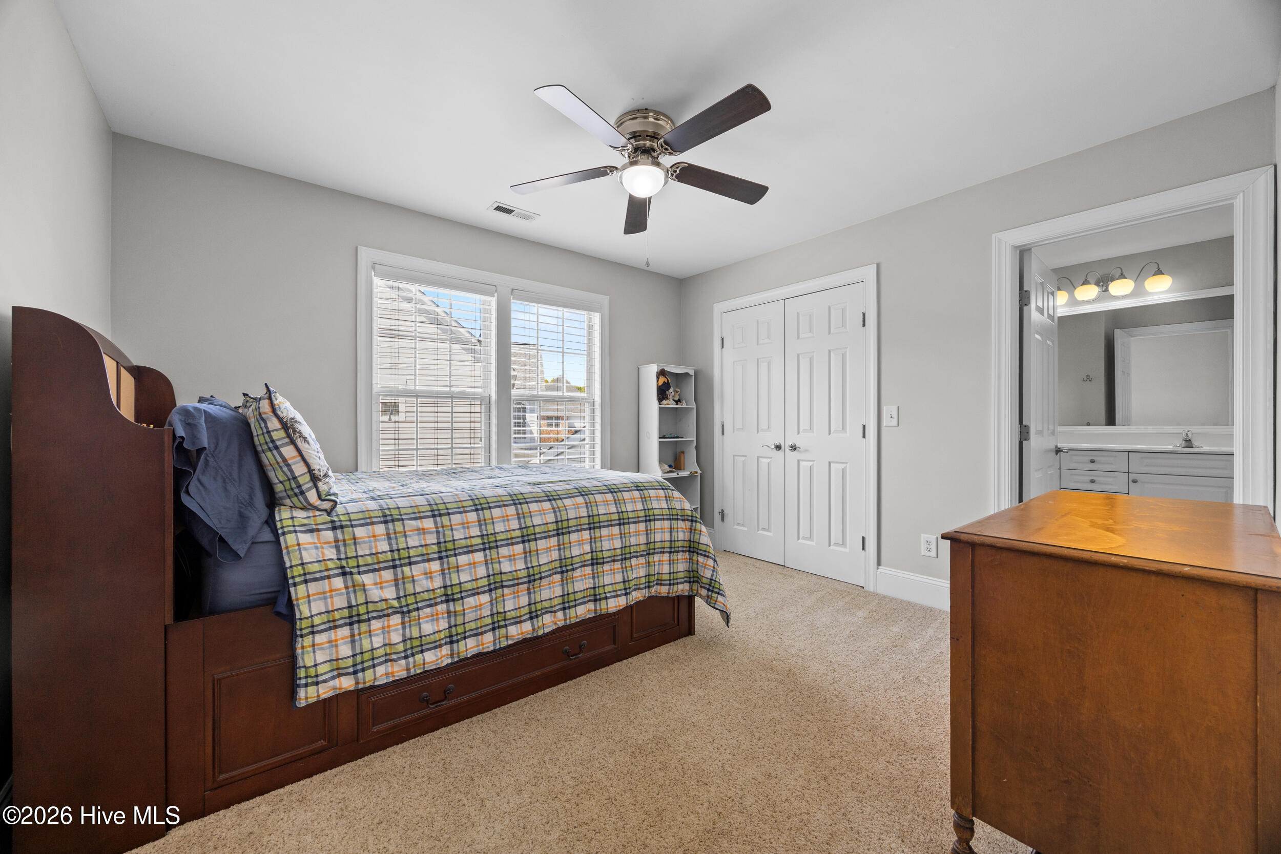 100565771 | Photo 40