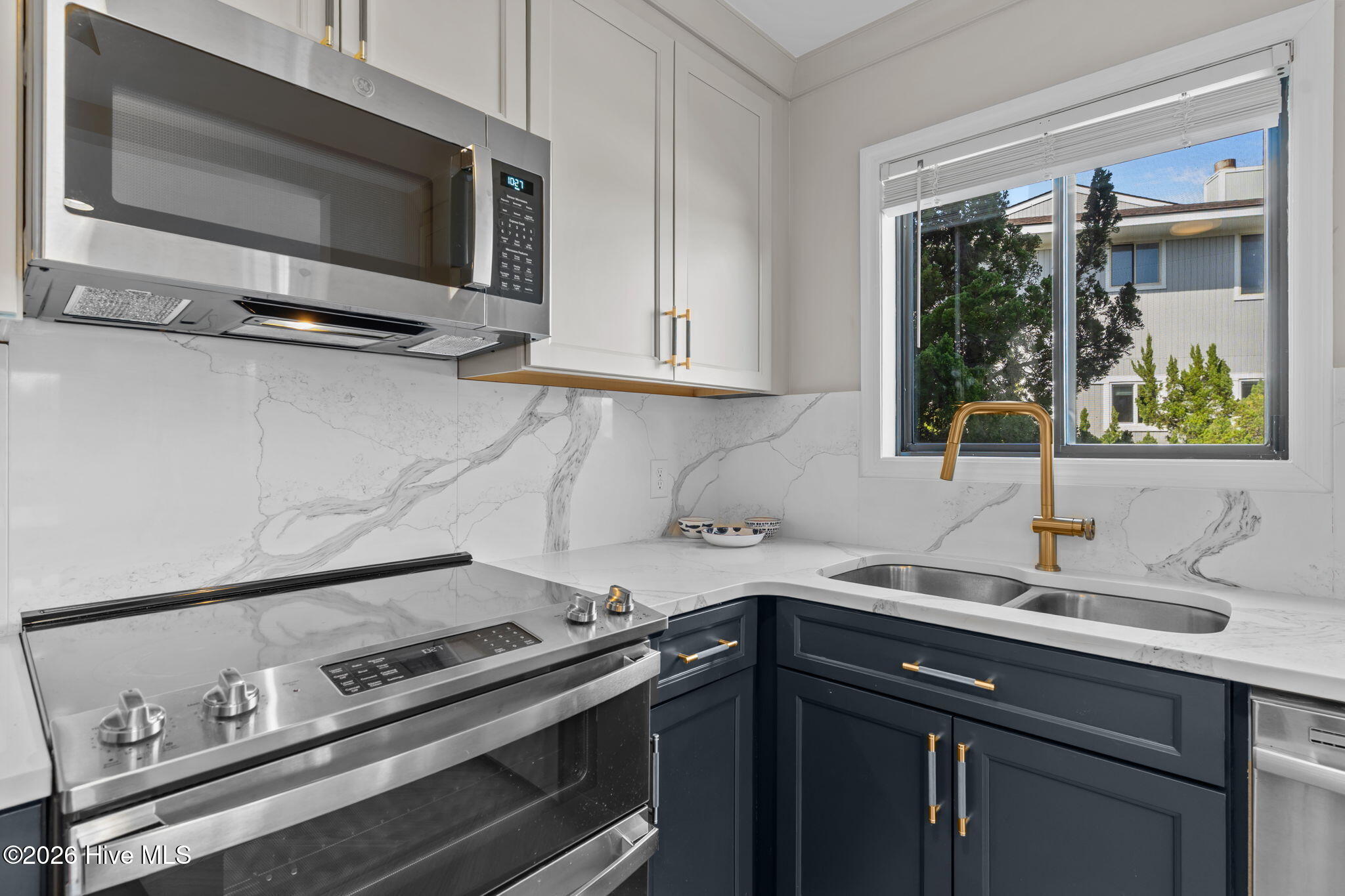 100558305 | Photo 13