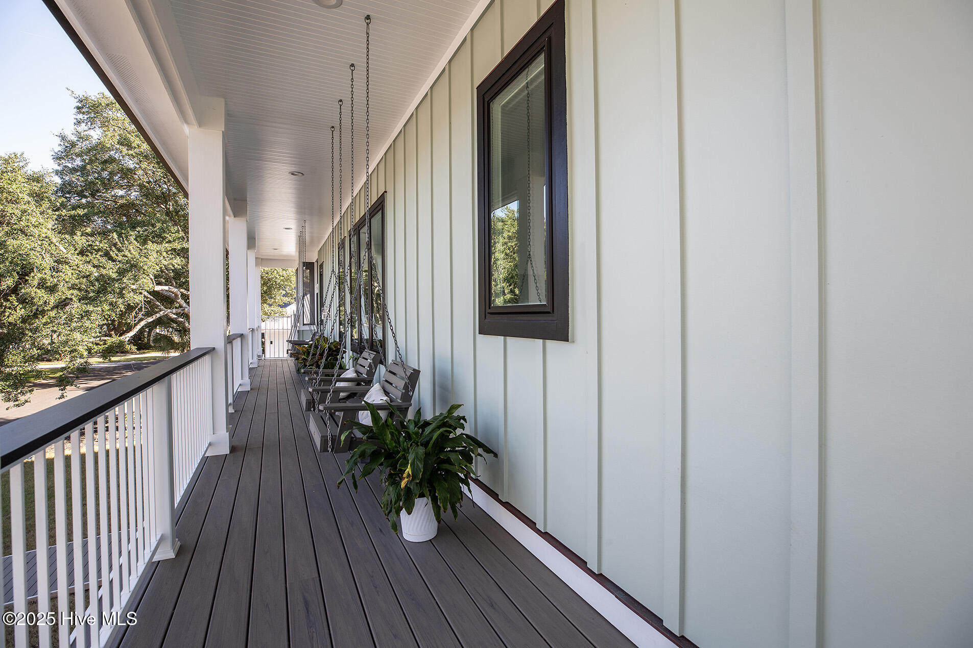 100540813 | Photo 77