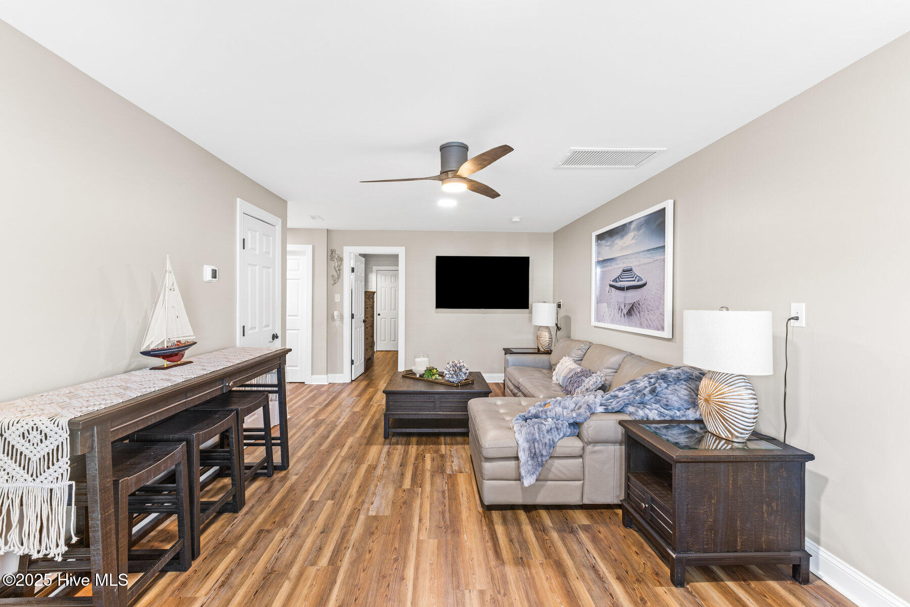 100542757 | Photo 33