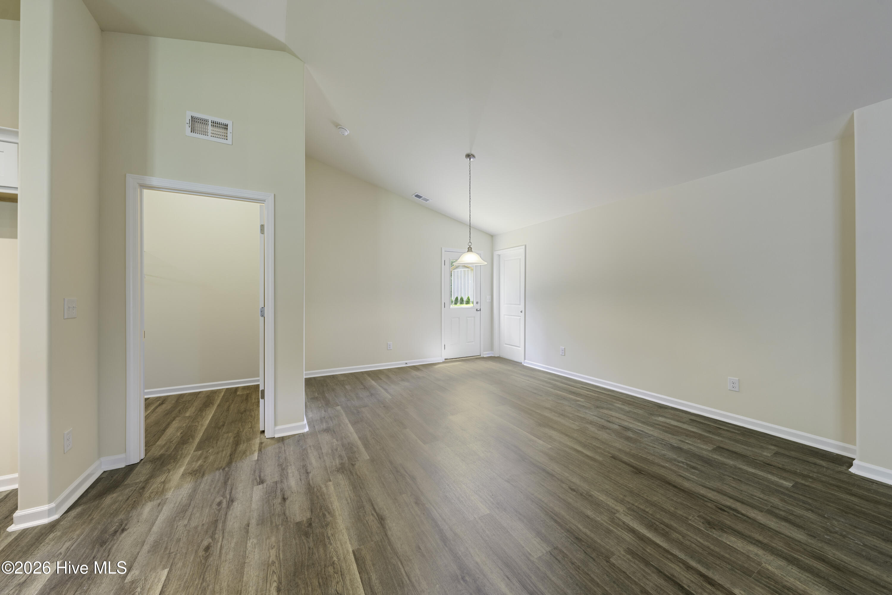 100550790 | Photo 16