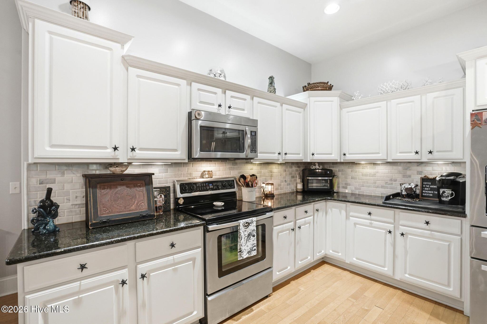 100561689 | Photo 25