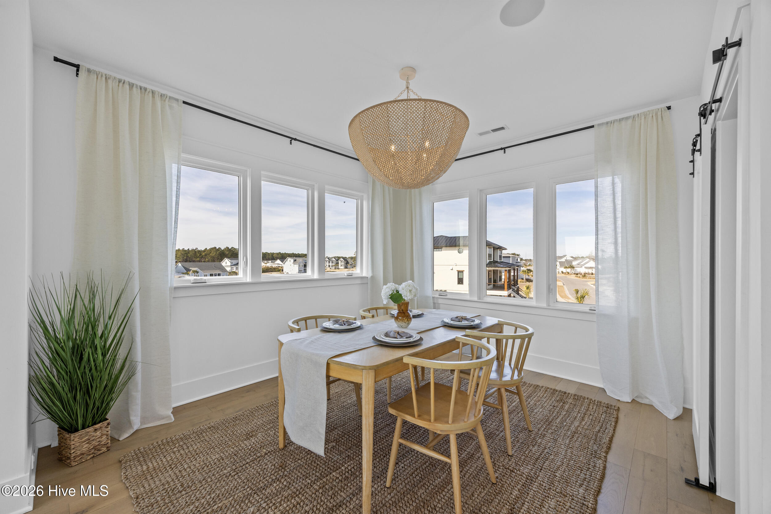 100551268 | Photo 20