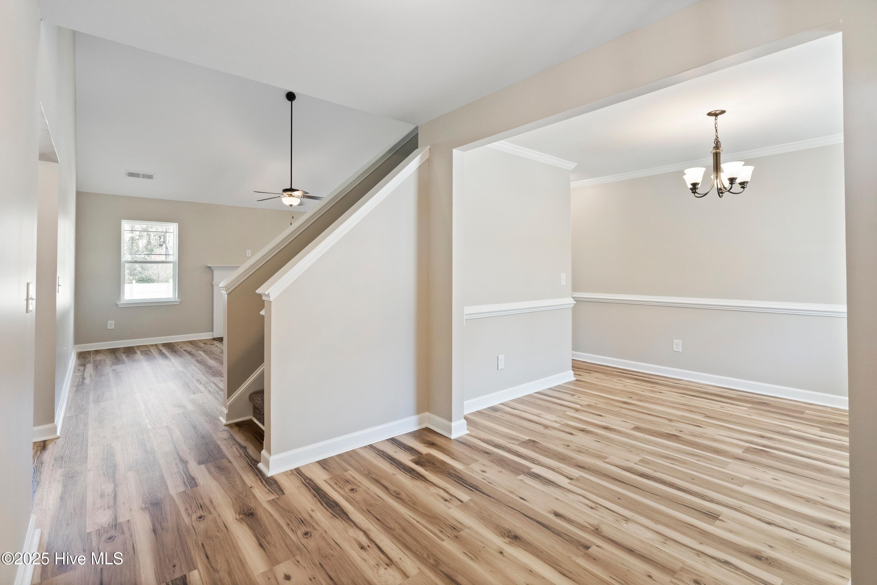 100545716 | Photo 10