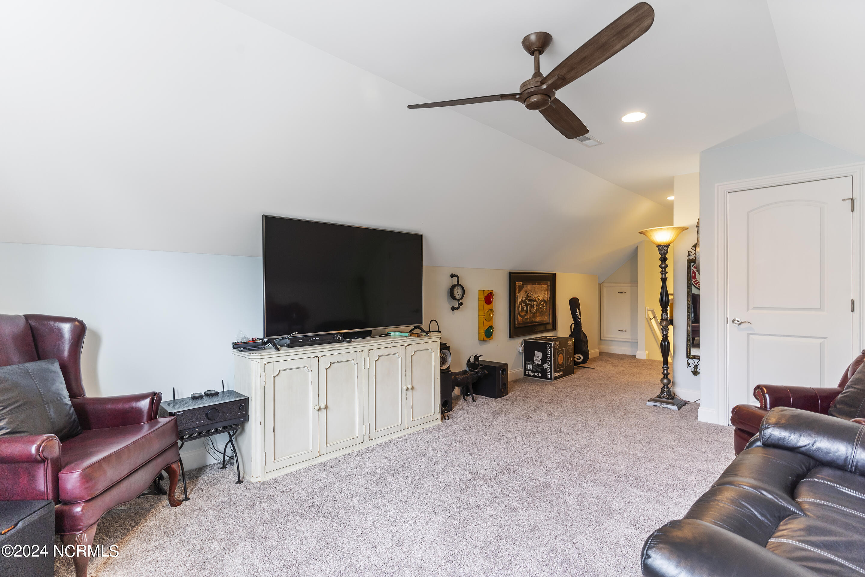 100554009 | Photo 28