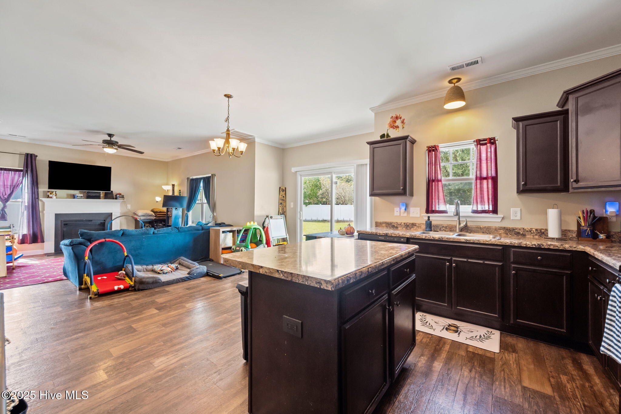 100534756 | Photo 17