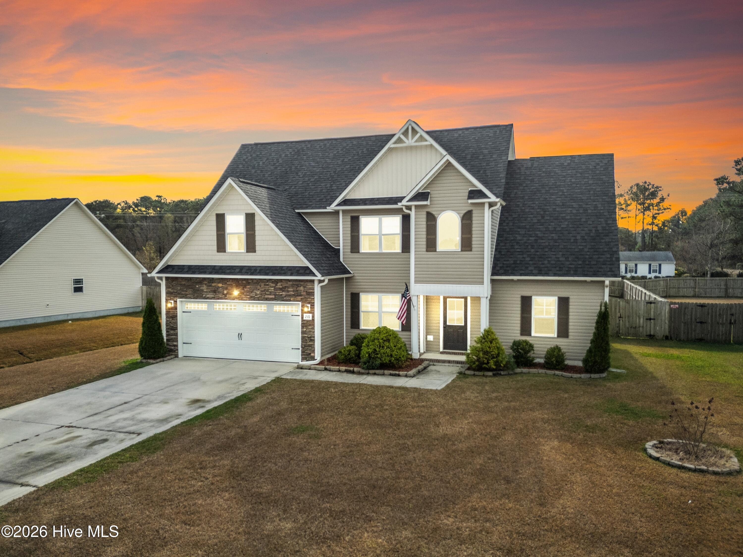 100548782 | Photo 40