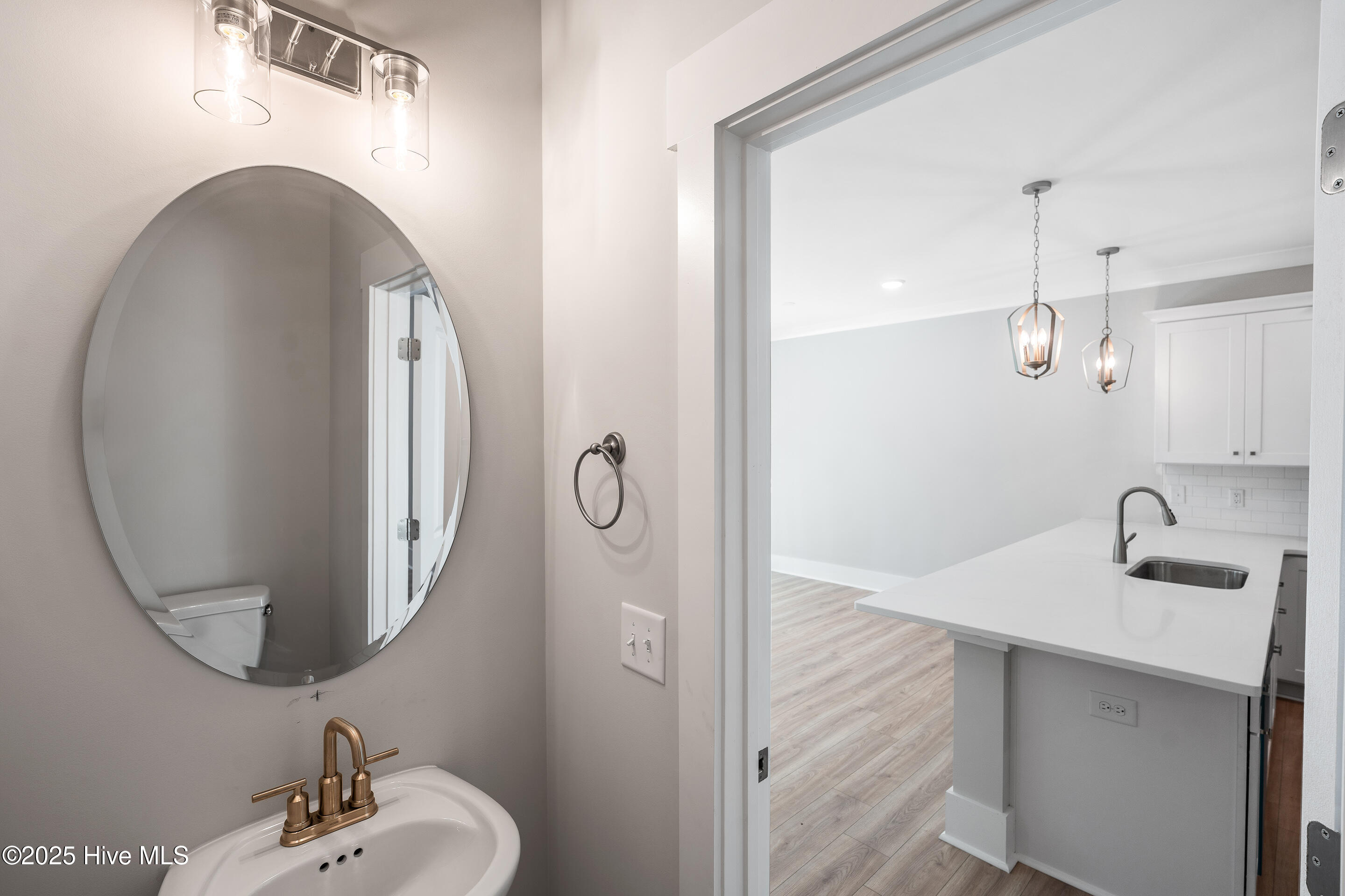 100548695 | Photo 17