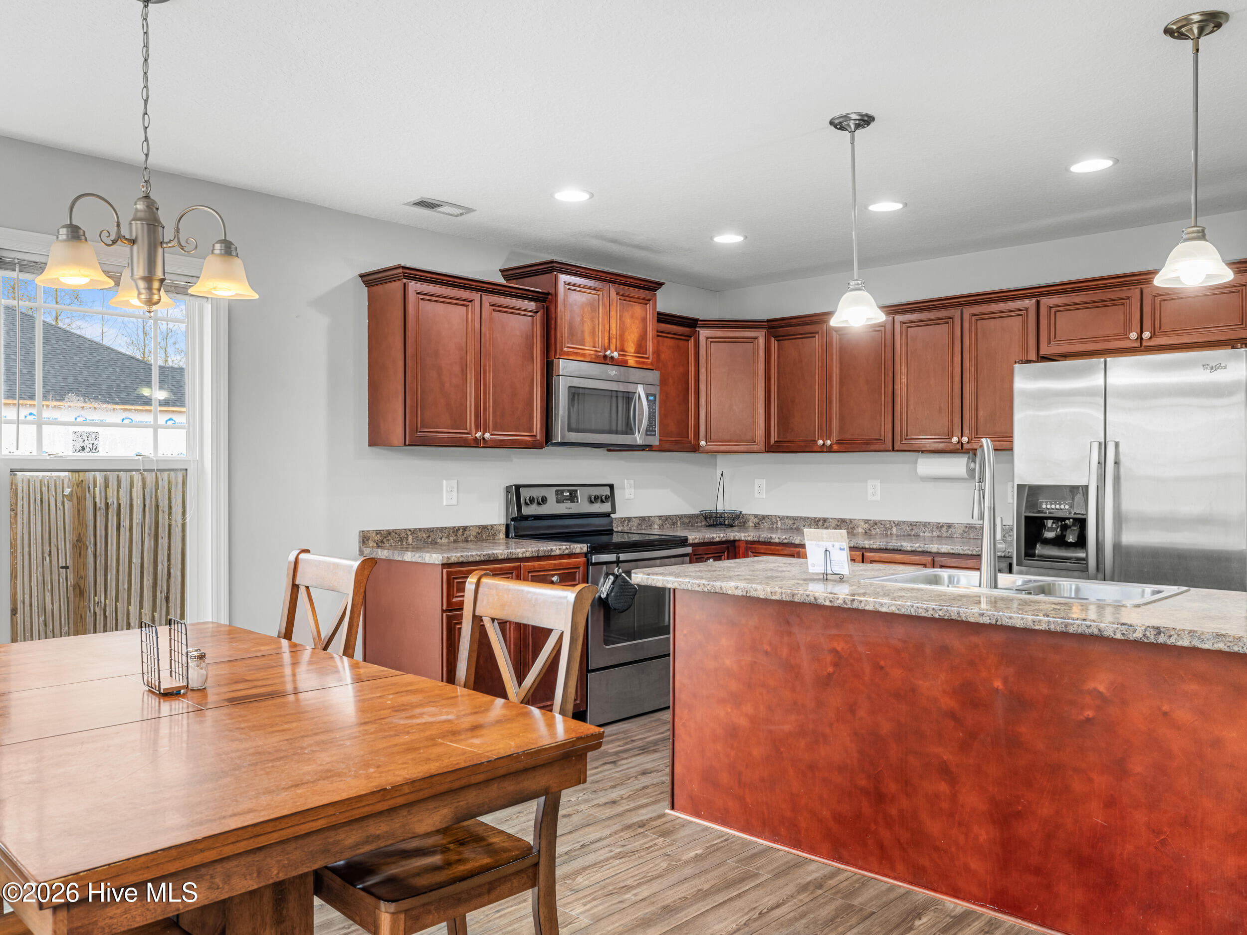 100548593 | Photo 14