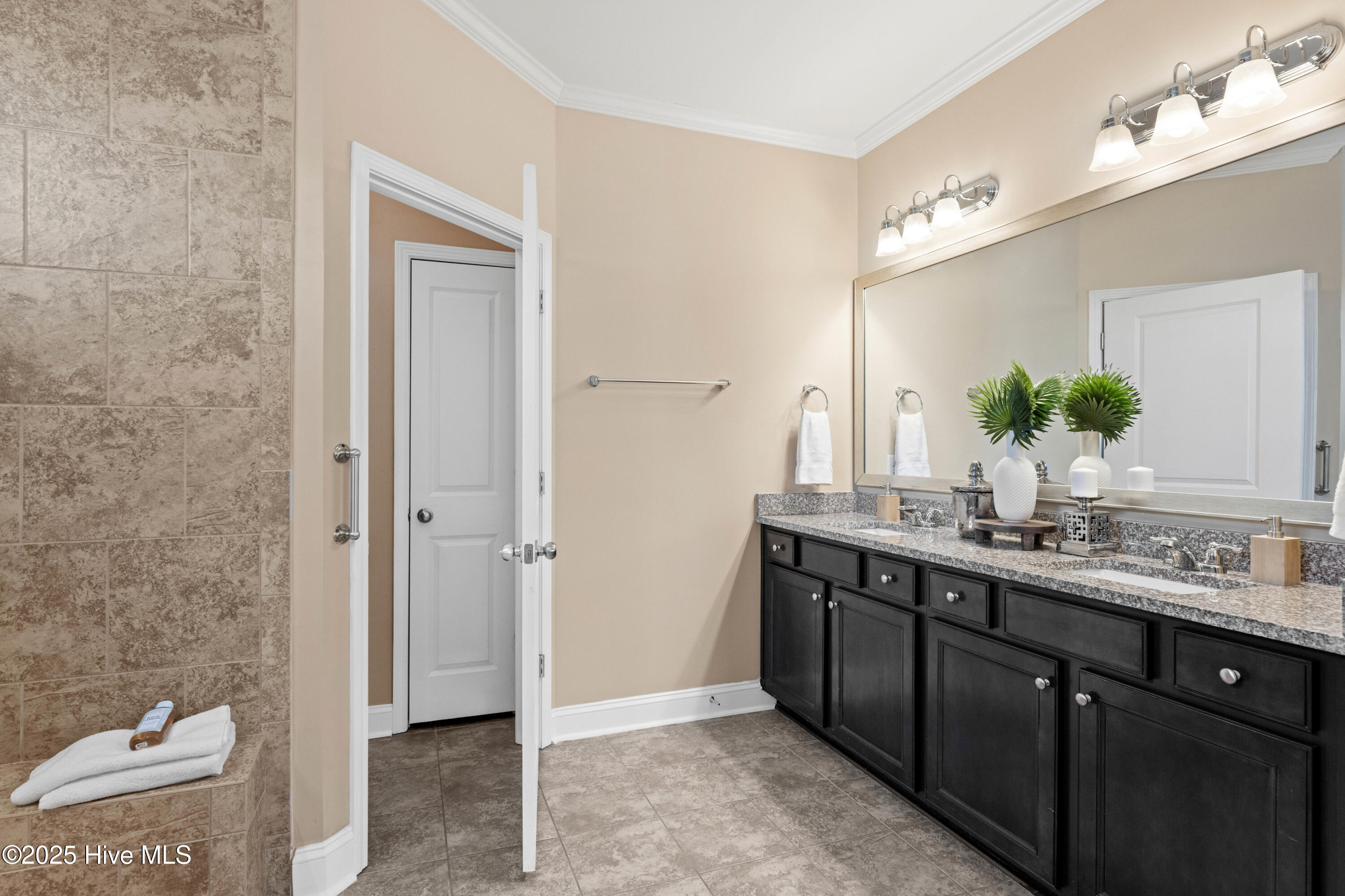 100476655 | Photo 25