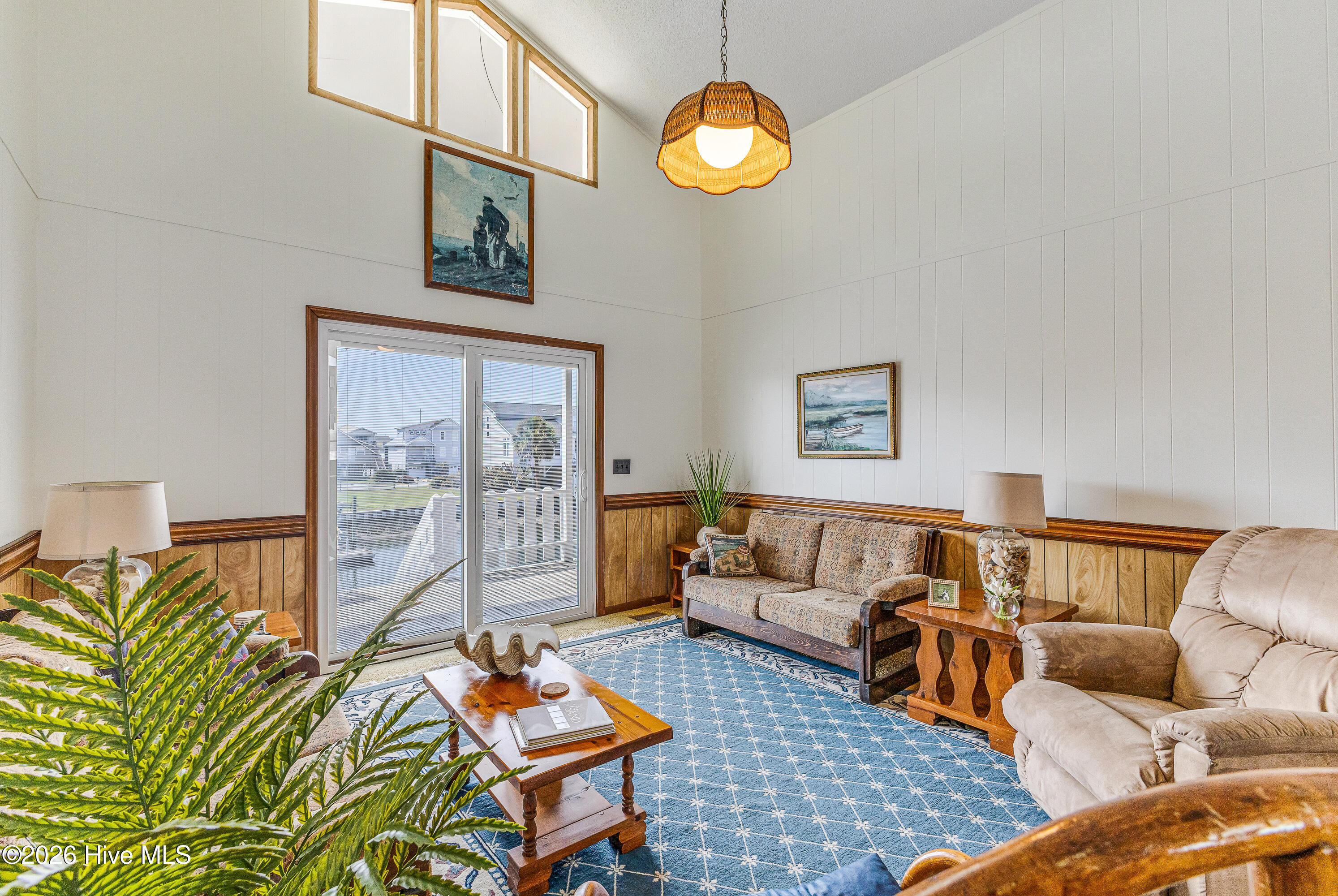 100562663 | Photo 16