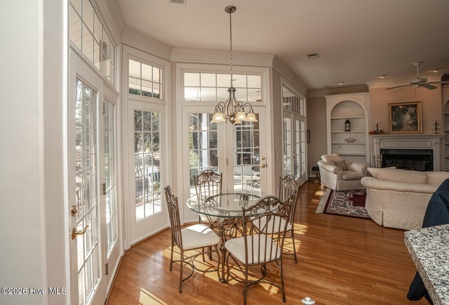 100551245 | Photo 14