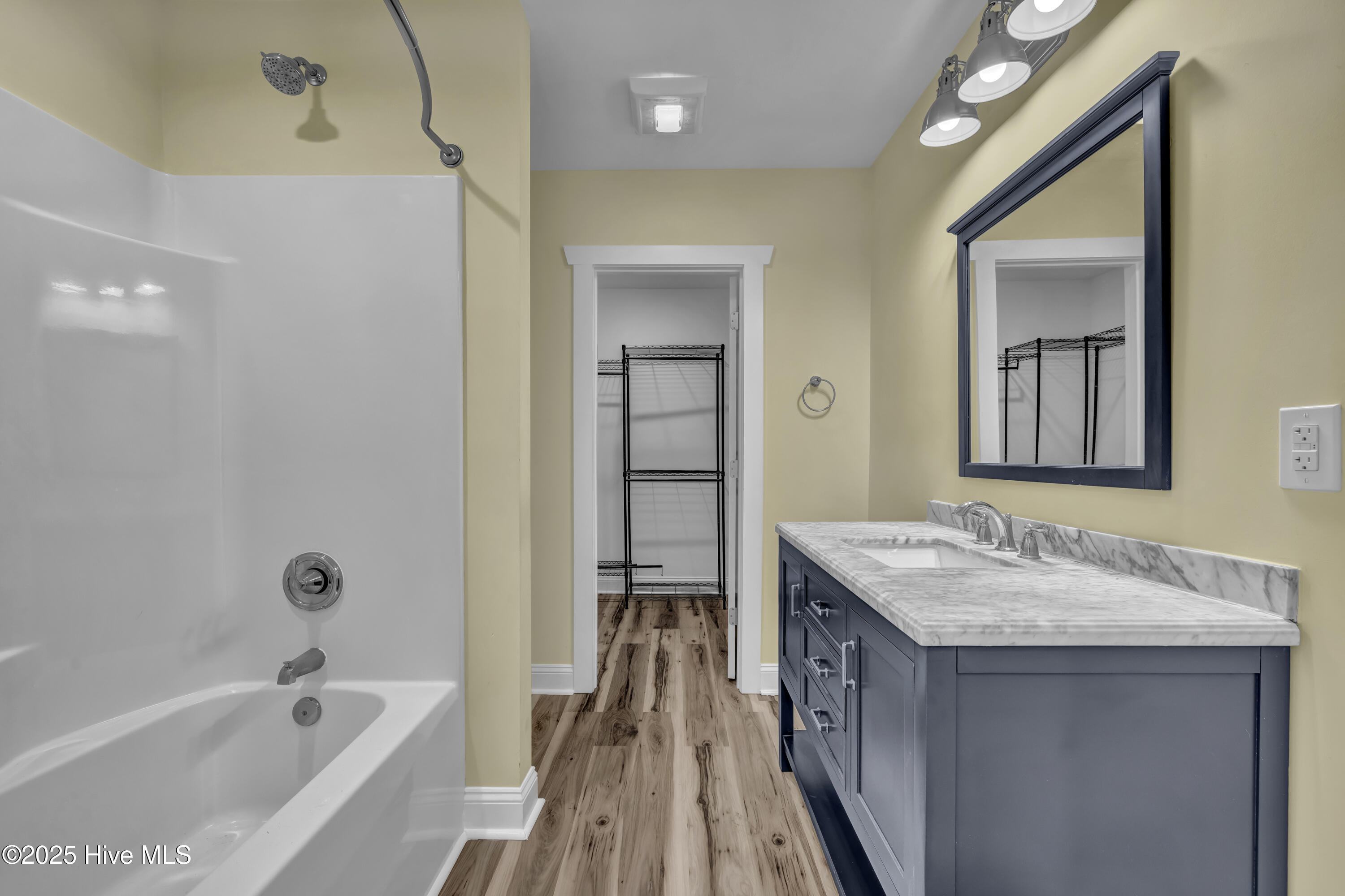 100513593 | Photo 17