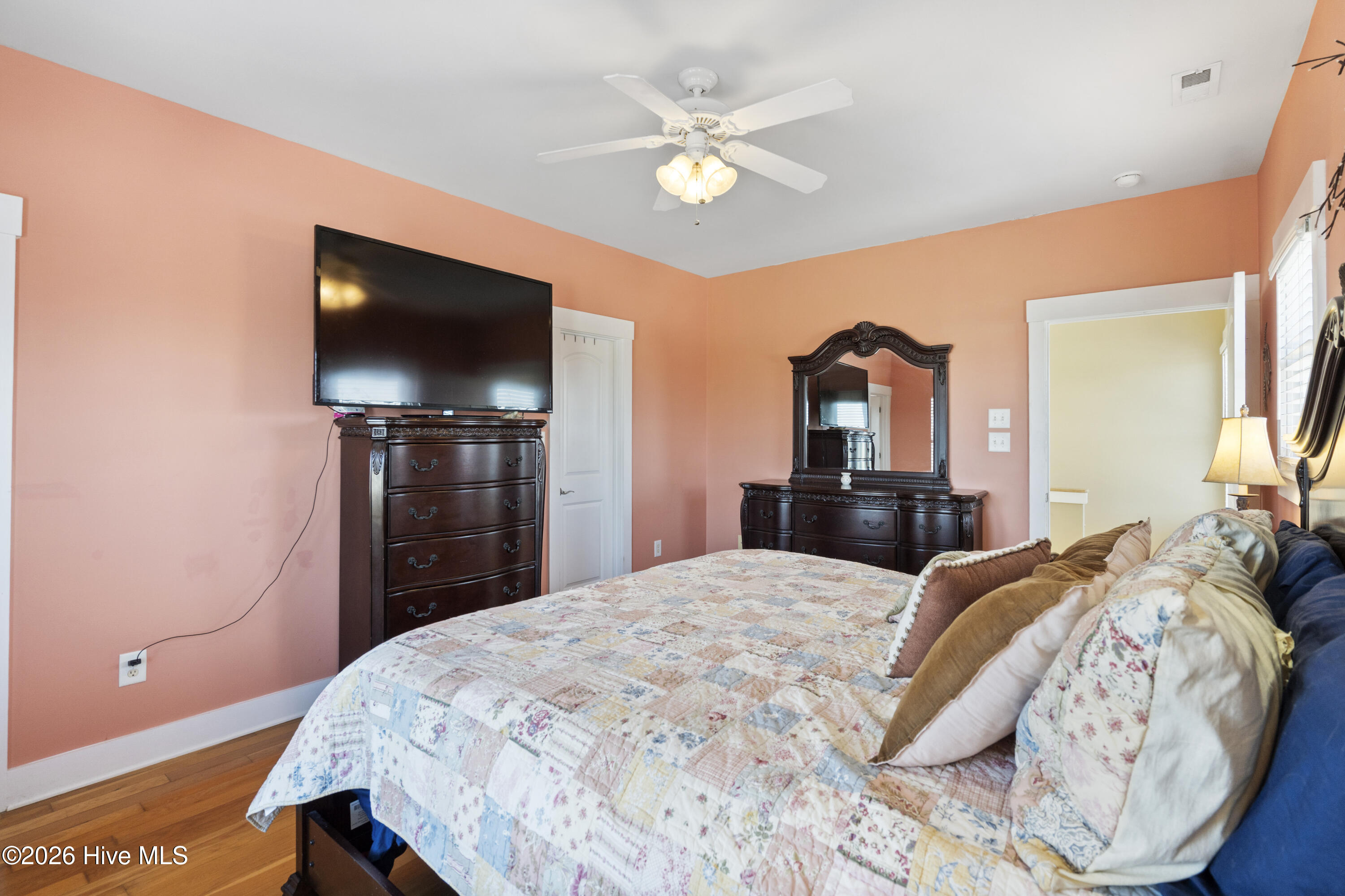 100555944 | Photo 24