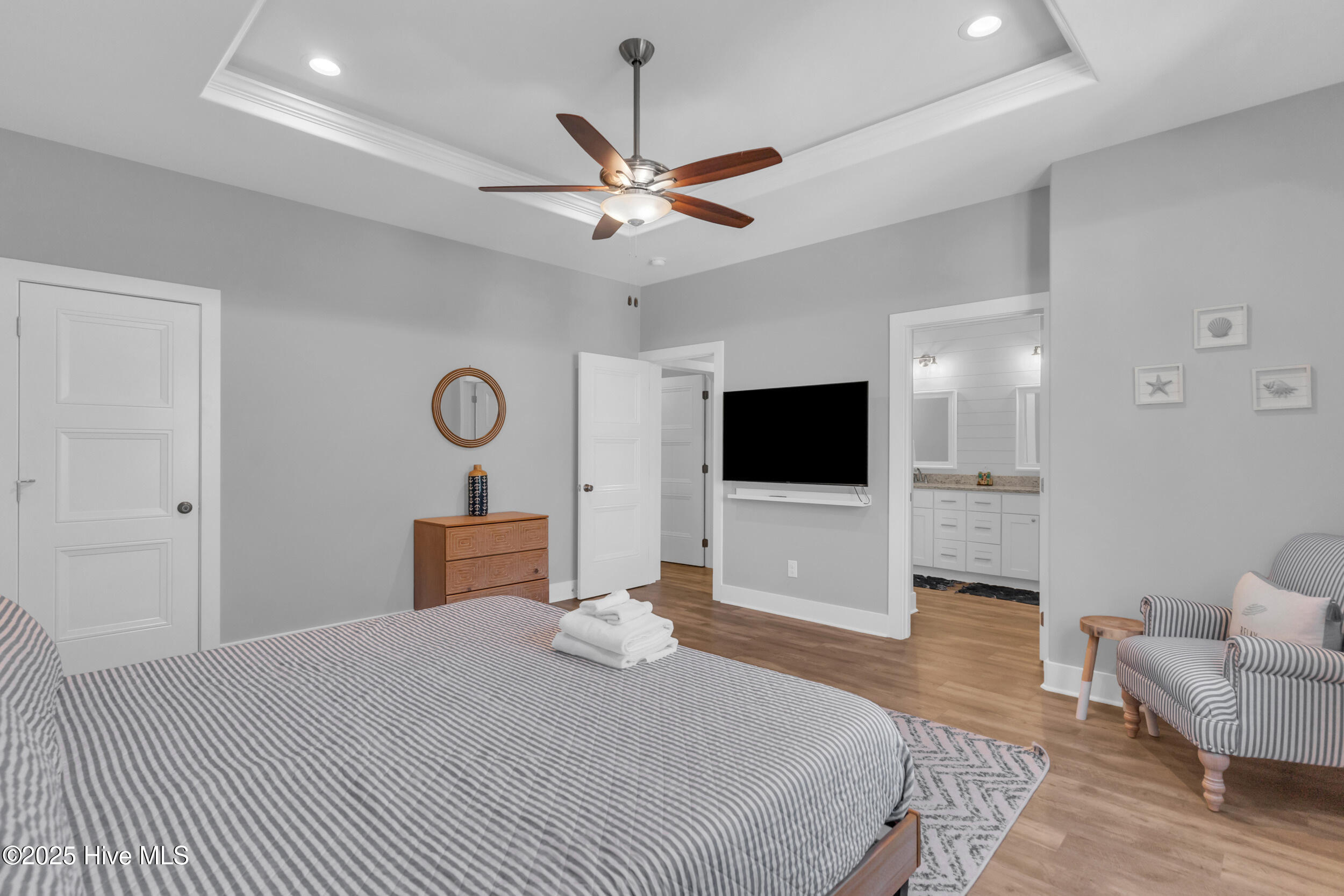 100537847 | Photo 16