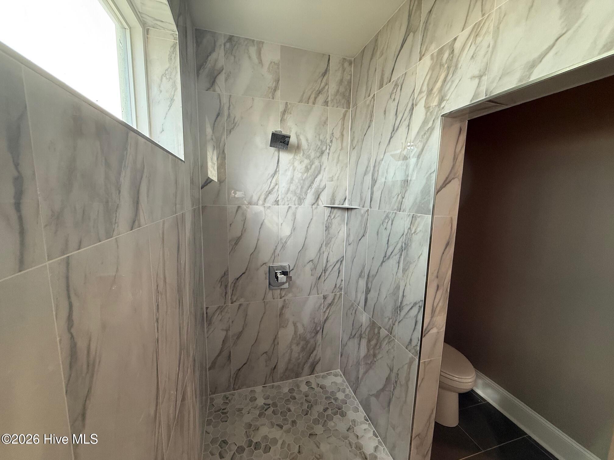 100554373 | Photo 15