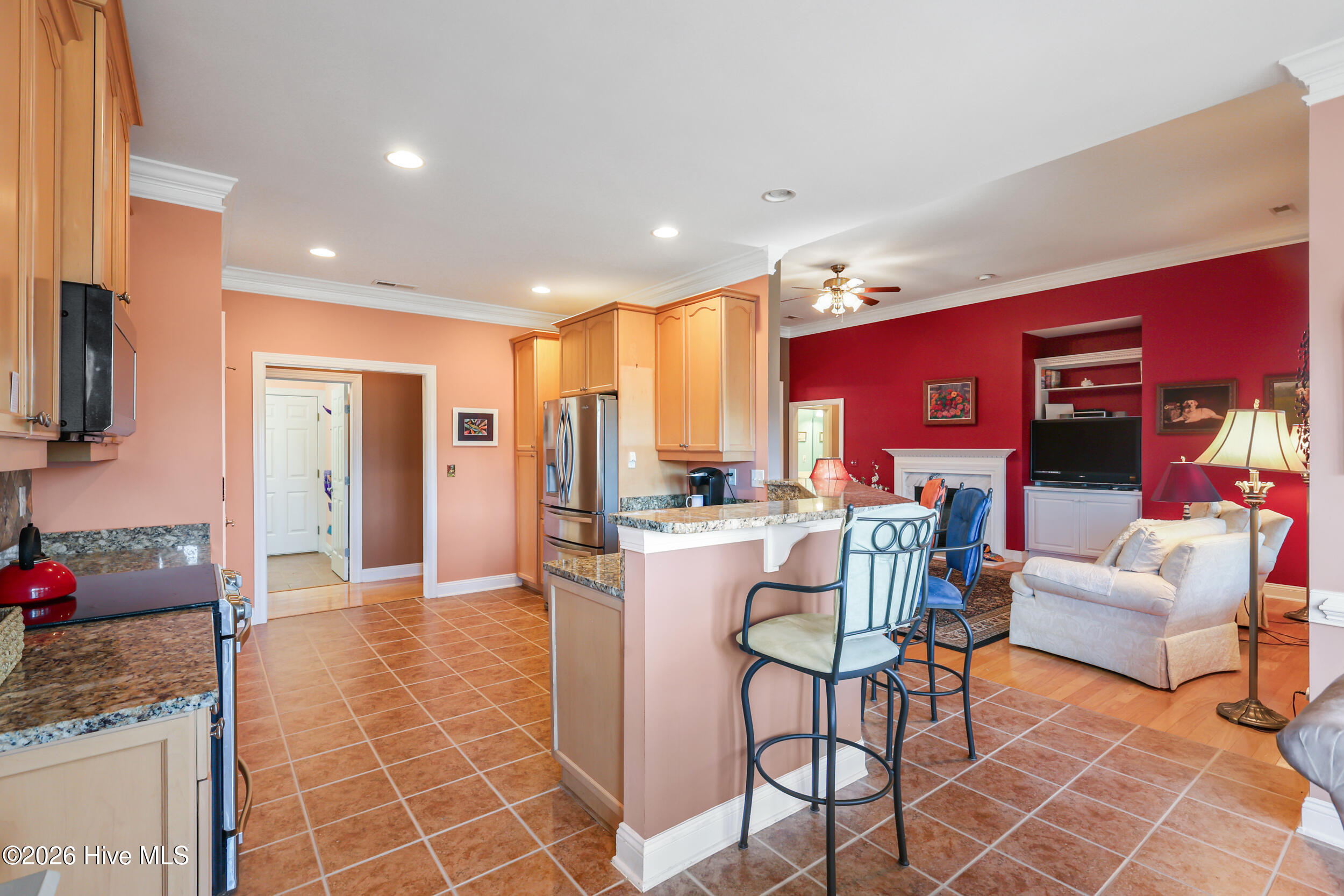 100565285 | Photo 15