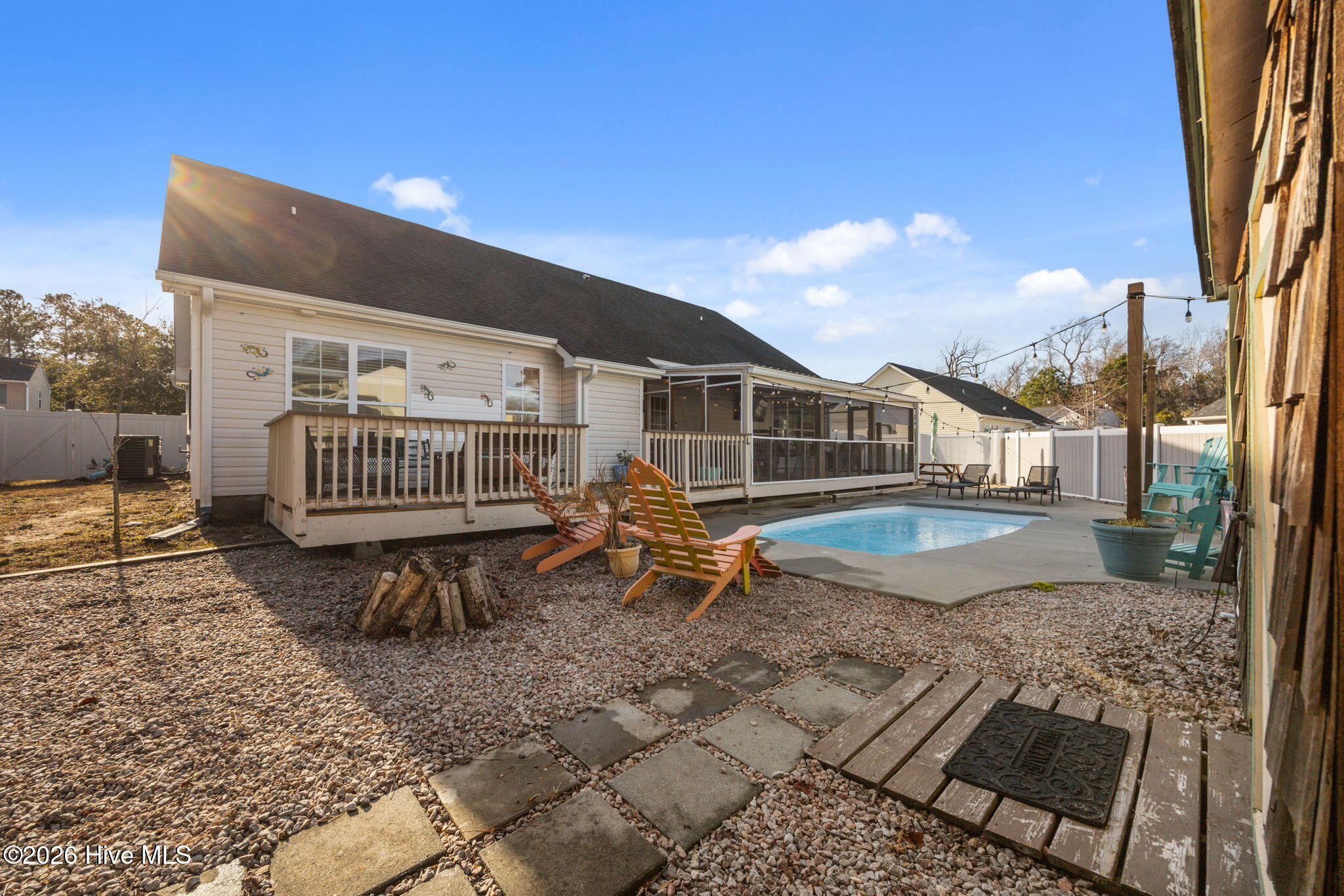 100548073 | Photo 42