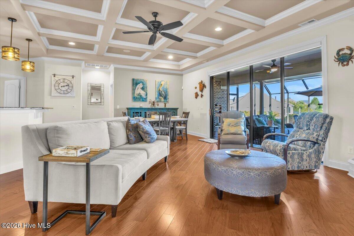 100553917 | Photo 13