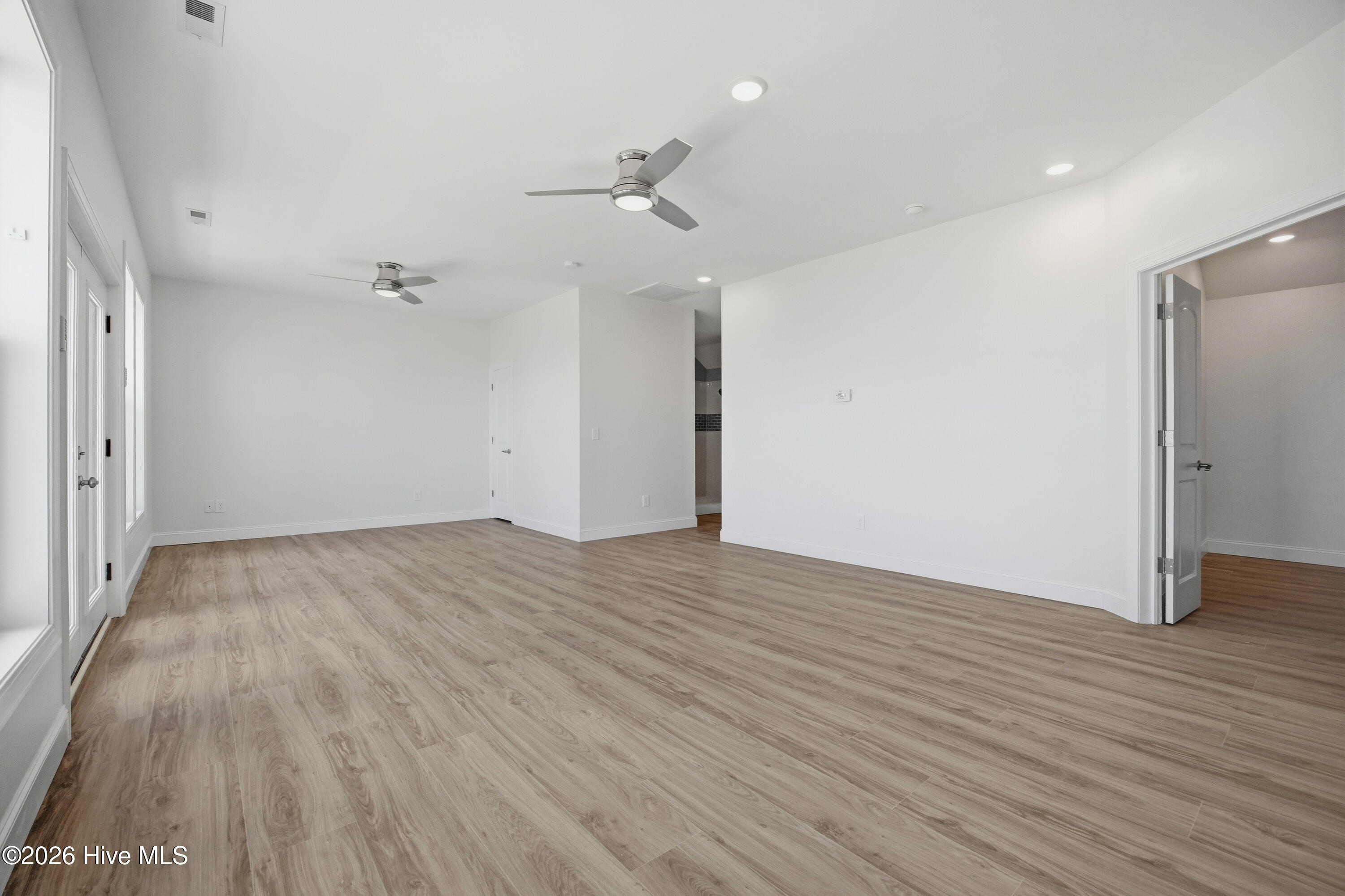 100569941 | Photo 44