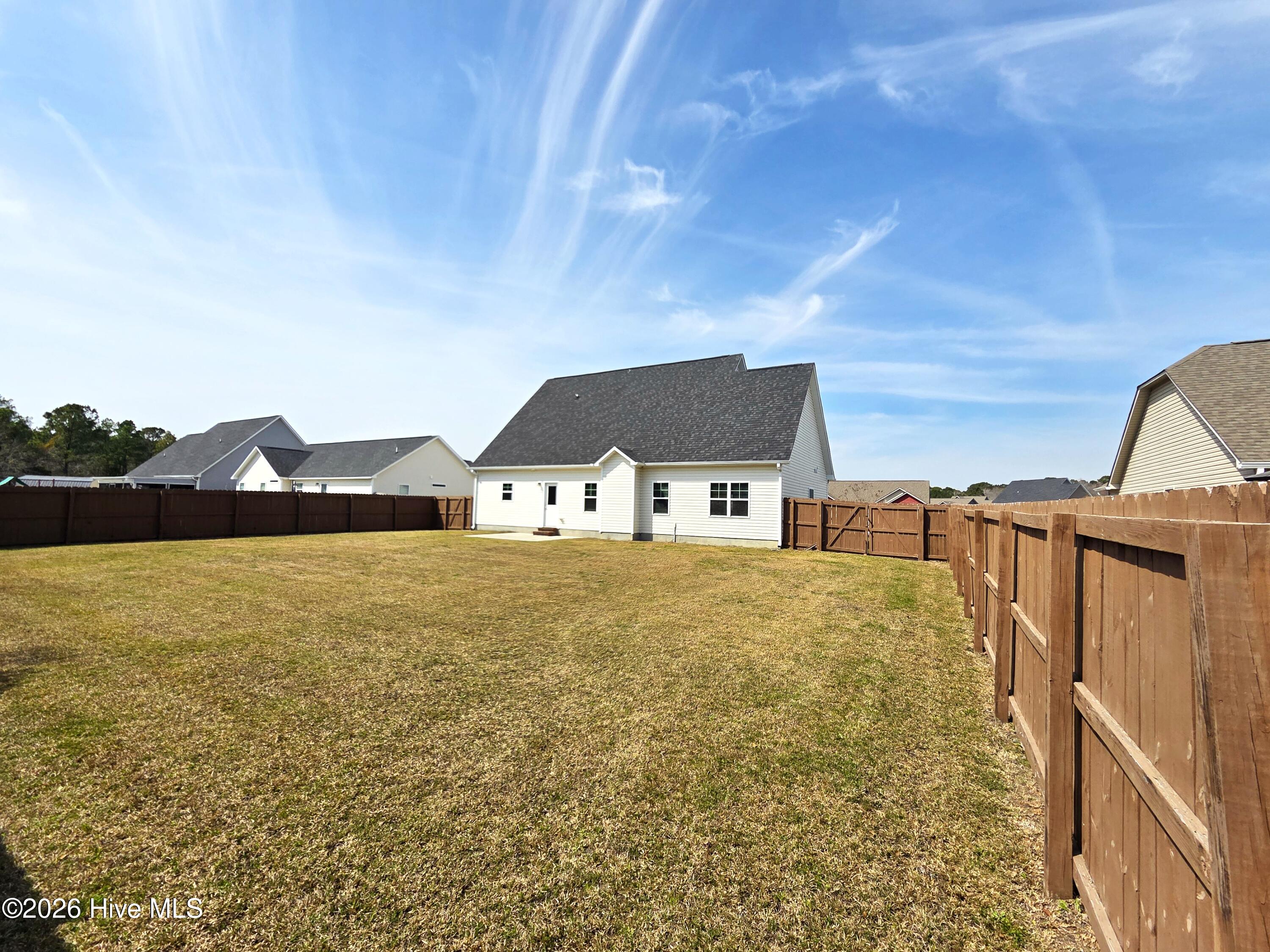 100527843 | Photo 73