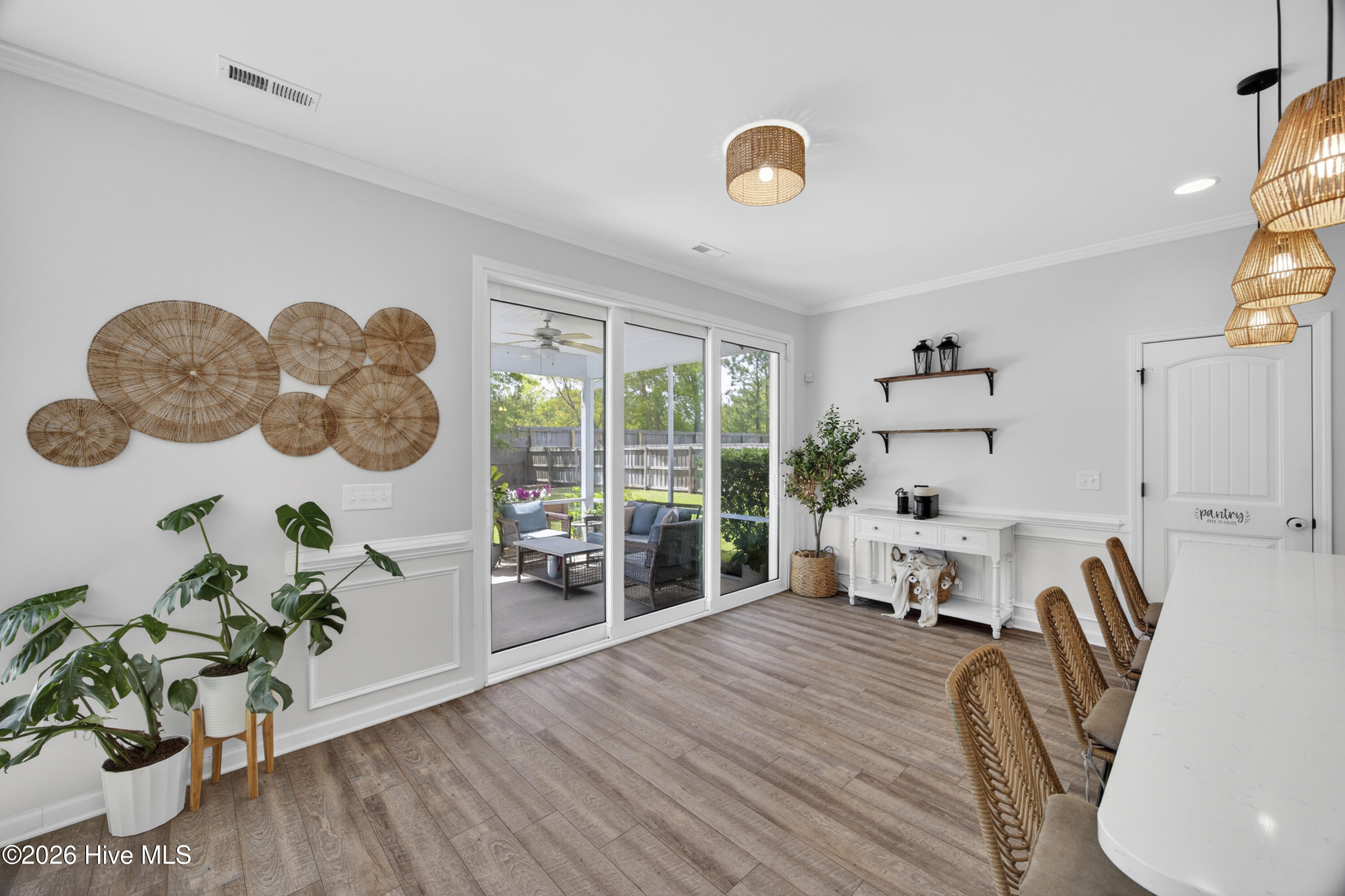 100567368 | Photo 24