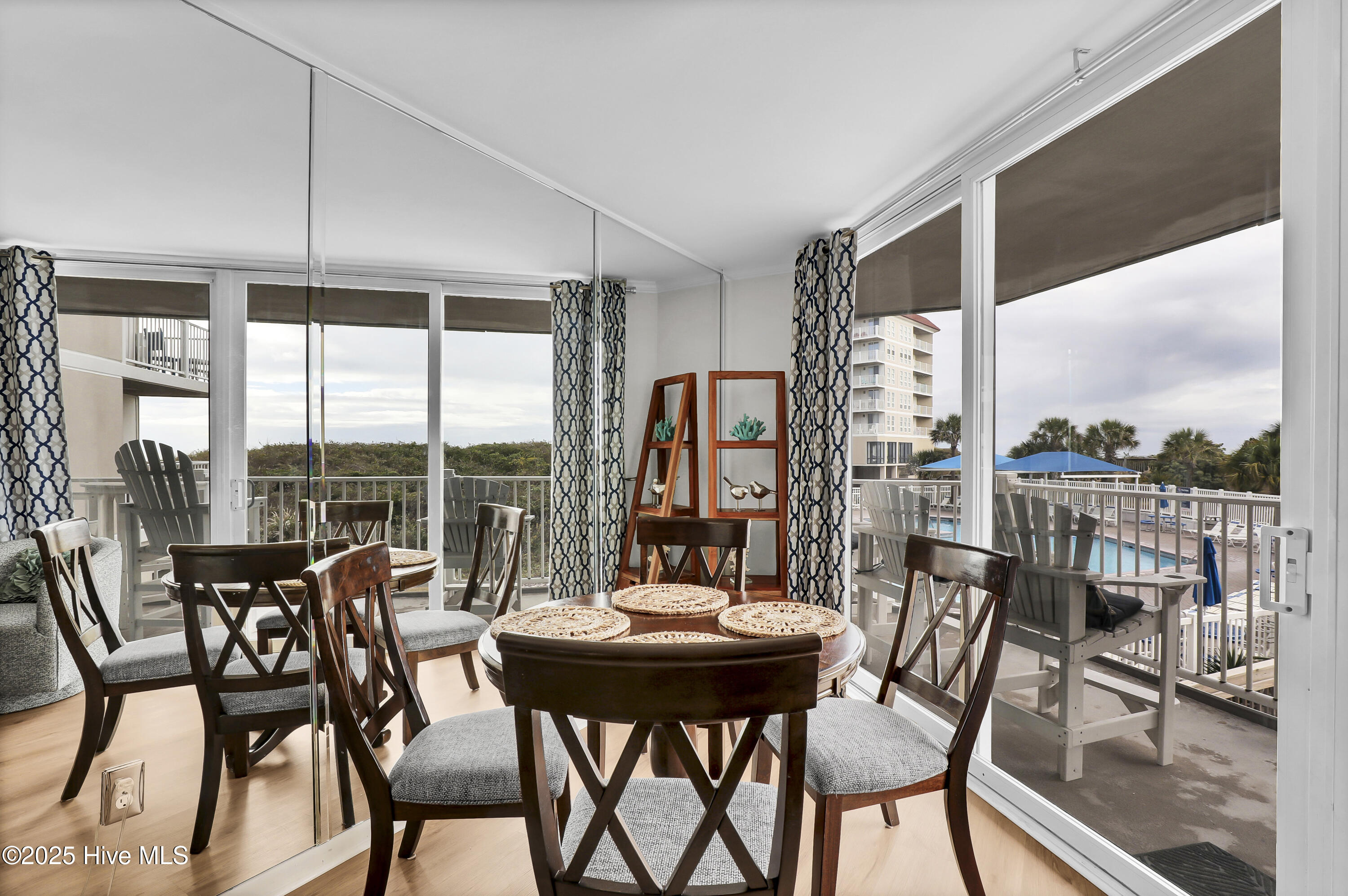 100518100 | Photo 10