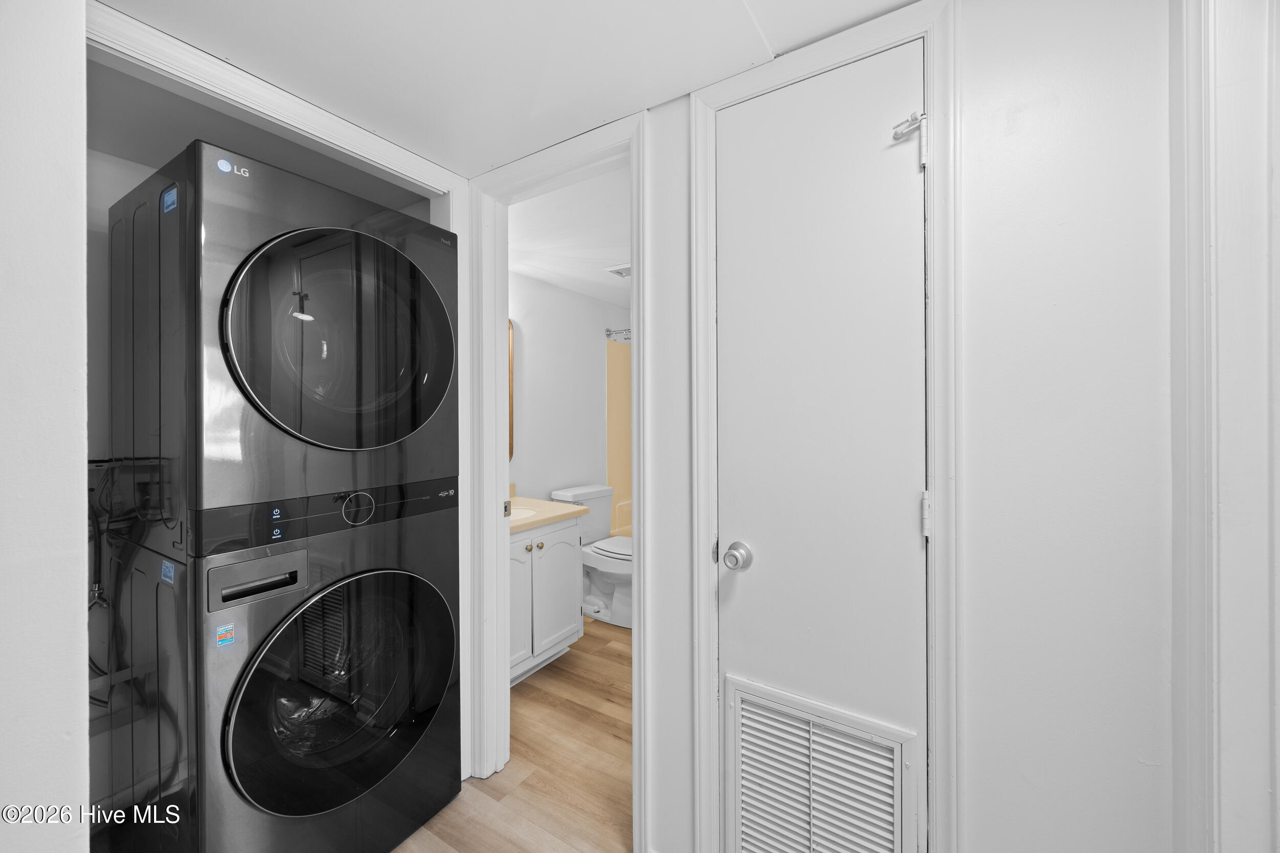 100557067 | Photo 14