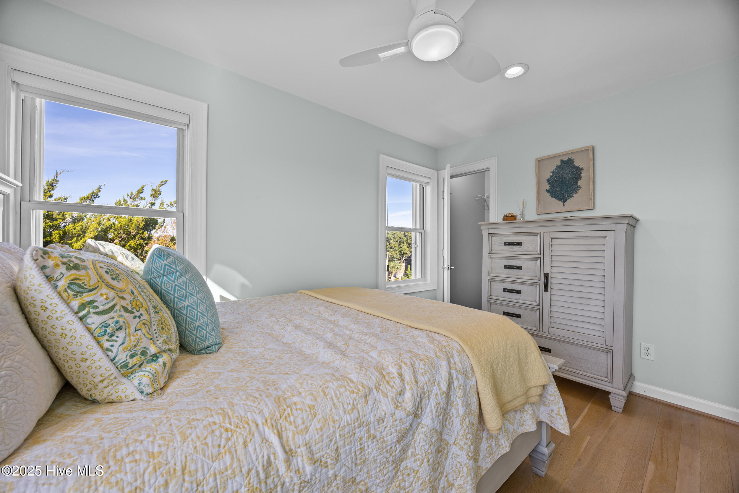 100543159 | Photo 42