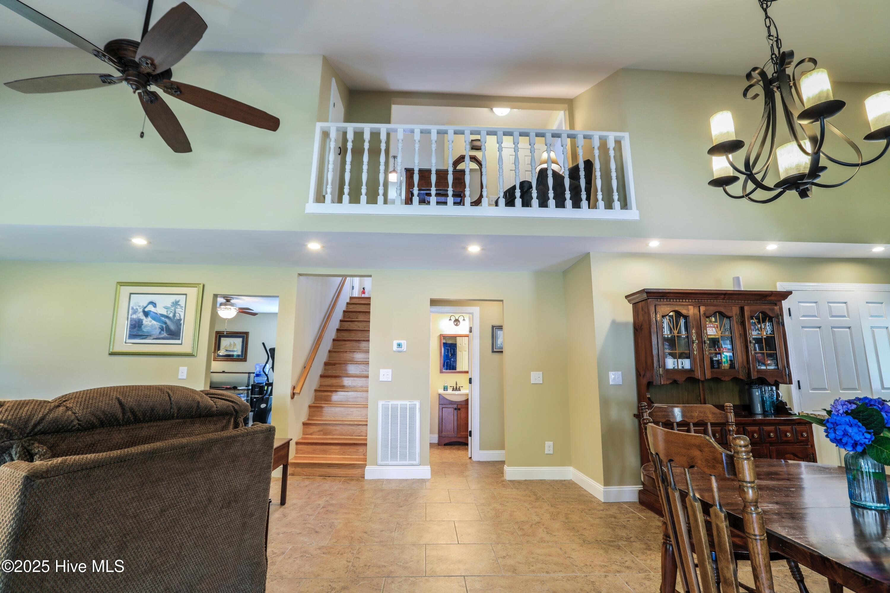 100513124 | Photo 16