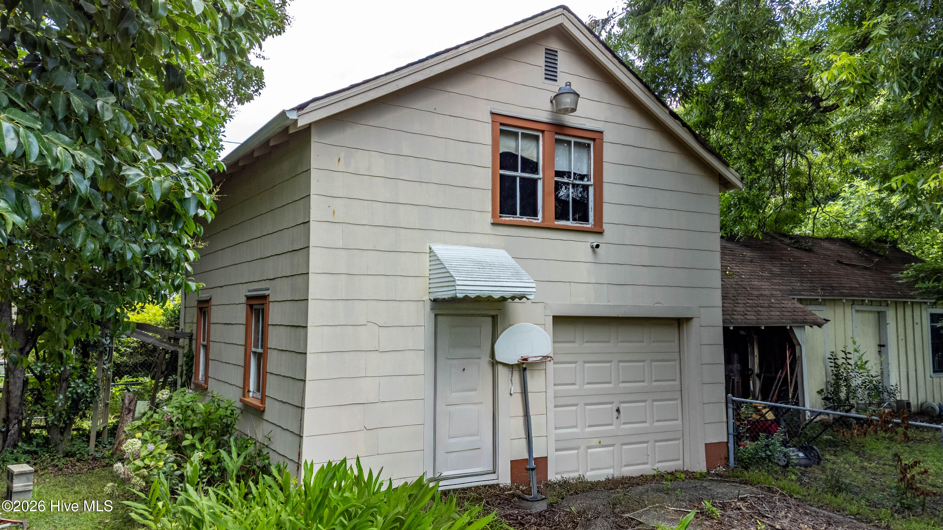 Exterior photo of 606 W Colonial Avenue, Elizabeth City, NC 27909. MLS: 100587559