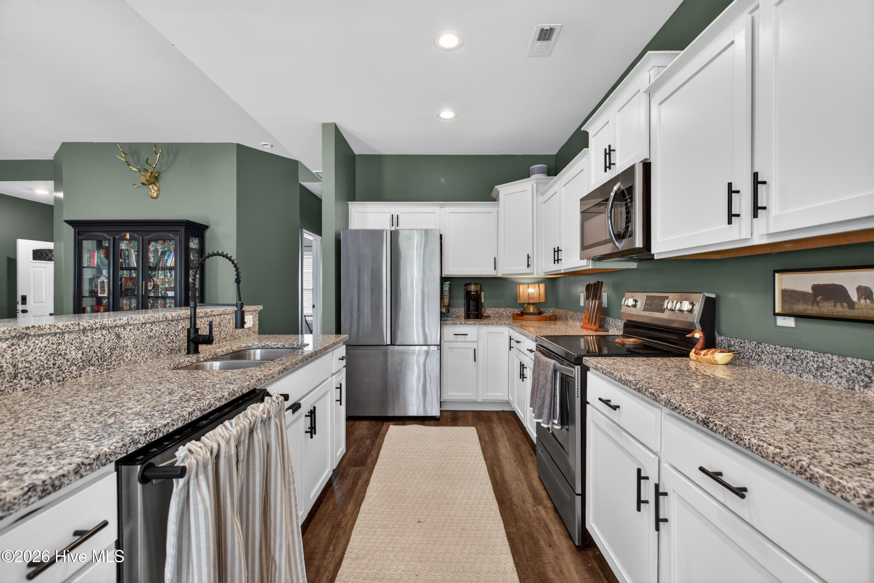 100566078 | Photo 12