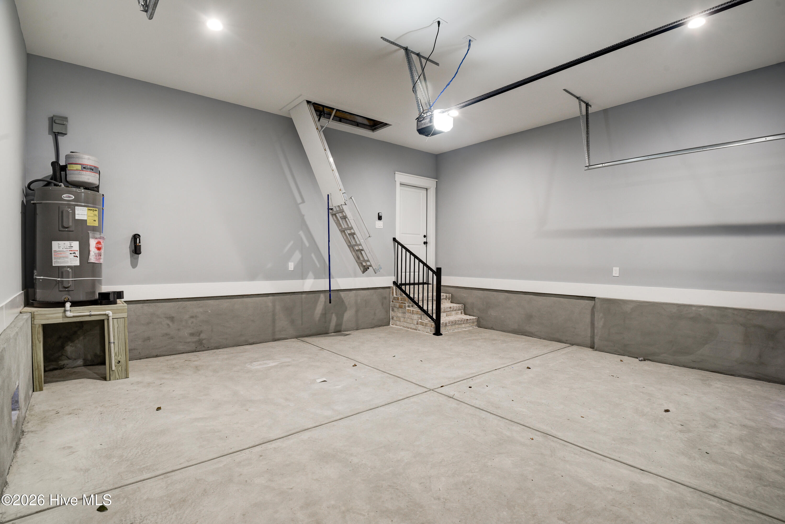 100560794 | Photo 46