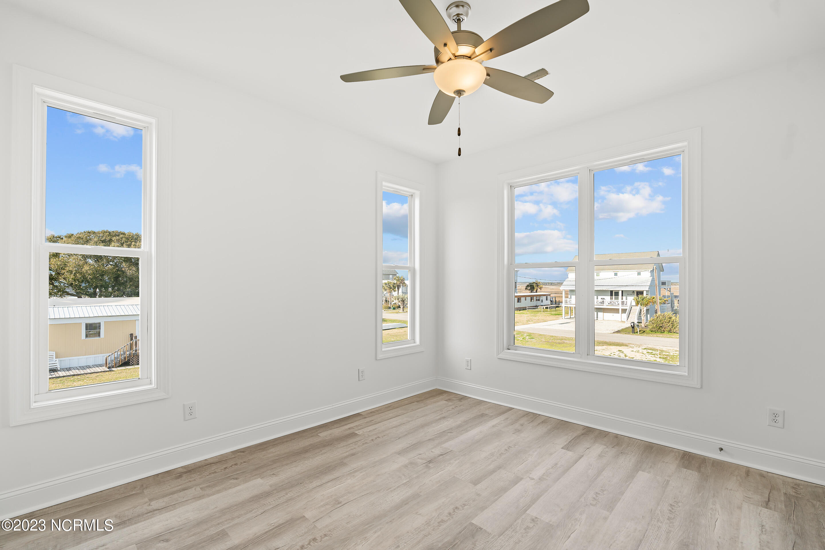 100525018 | Photo 10